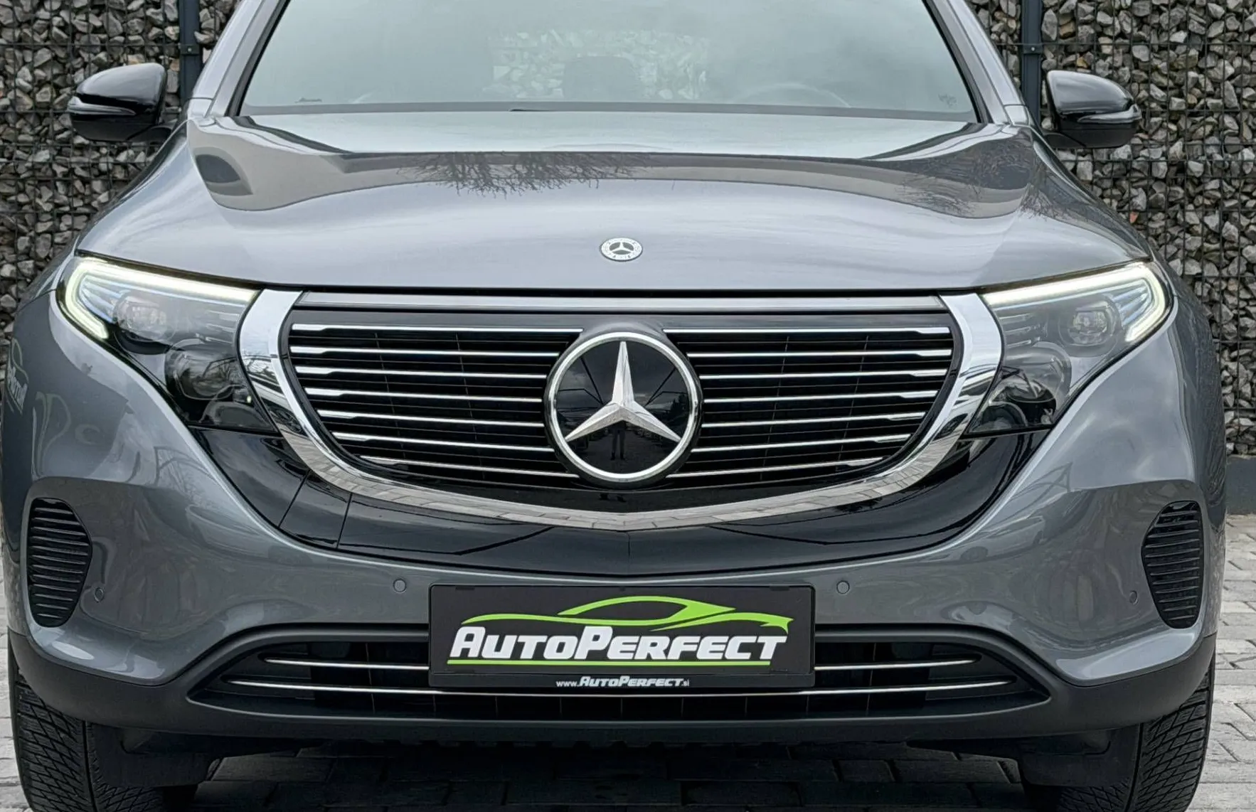 Zunanja slika - Mercedes-Benz EQC - 400 4MATIC |SLO|1.LASTNIK|KAM|MASAZA|AMBI|ACC|... - 2