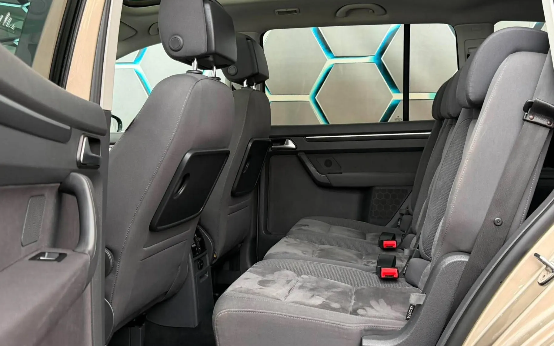 Notranja slika - Volkswagen Touran - 2.0 TDI•PANORAMA•H LINE•NAVIGACIJA•KAMERA•KLJUKA• - 10