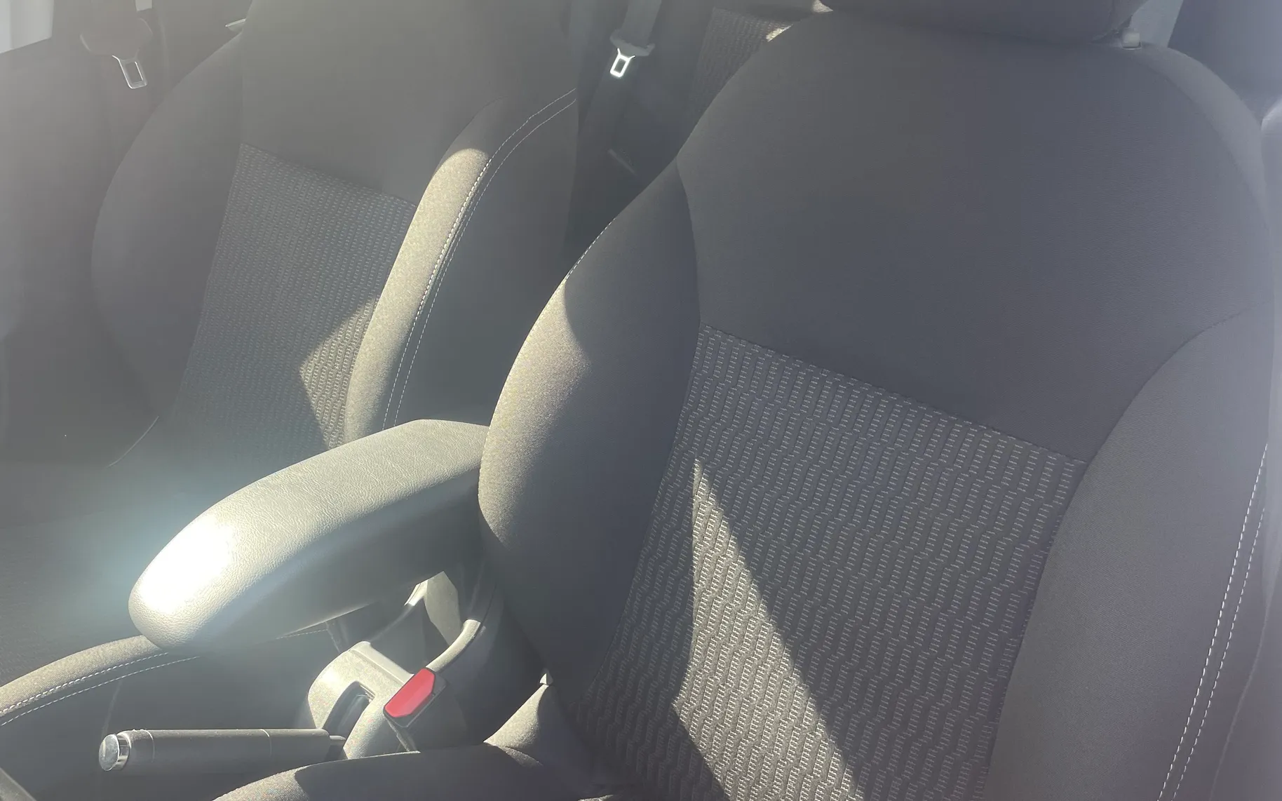 Notranja slika - Peugeot 208 - 1.2 PureTech 82 ALLURE biserno bele barve - 11