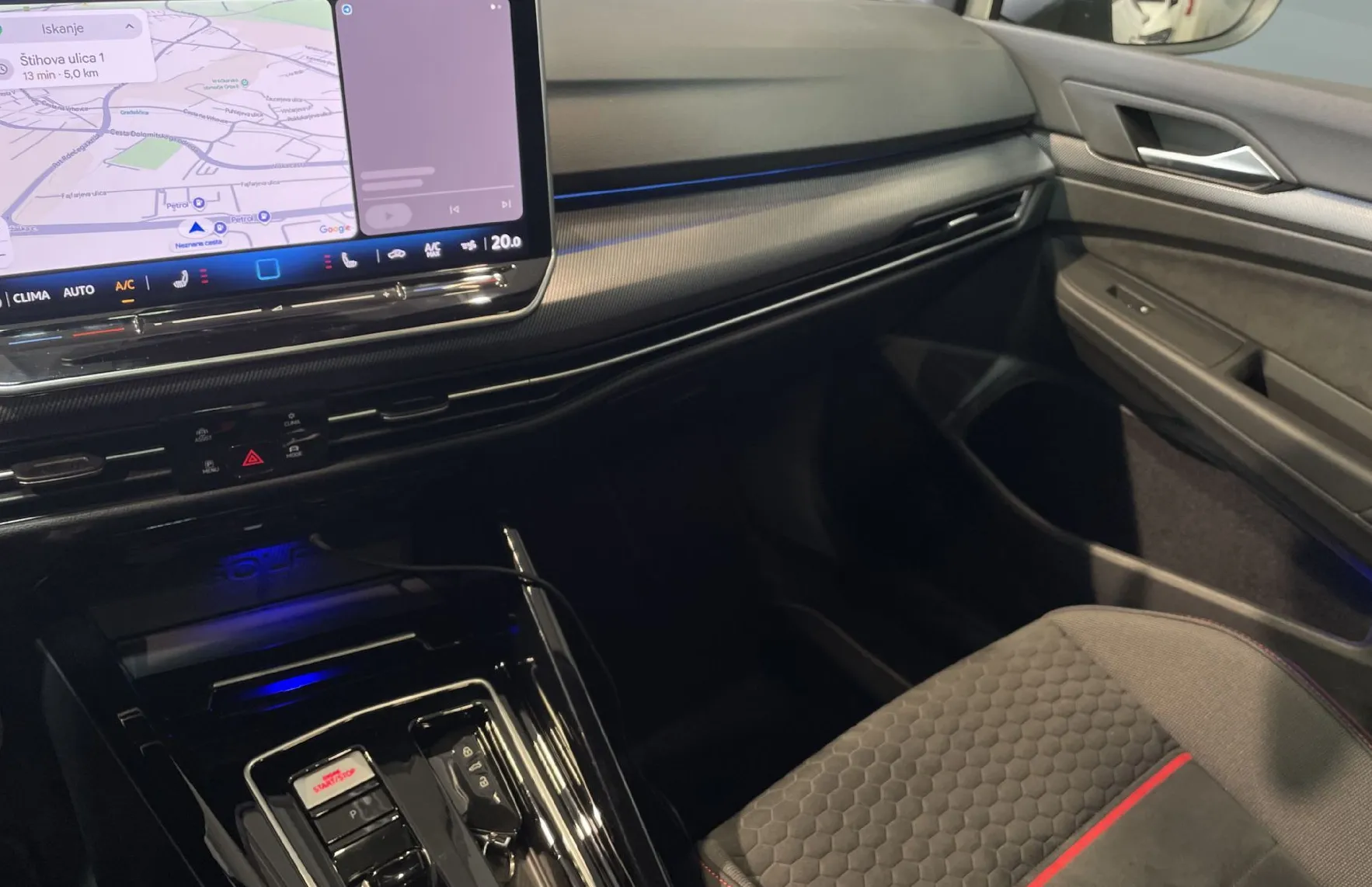 Zunanja slika - VW Golf - GTI-HEADUP-PANO-NAVI-GRETJE-LED-LANE-HARMAN KARDON - 10