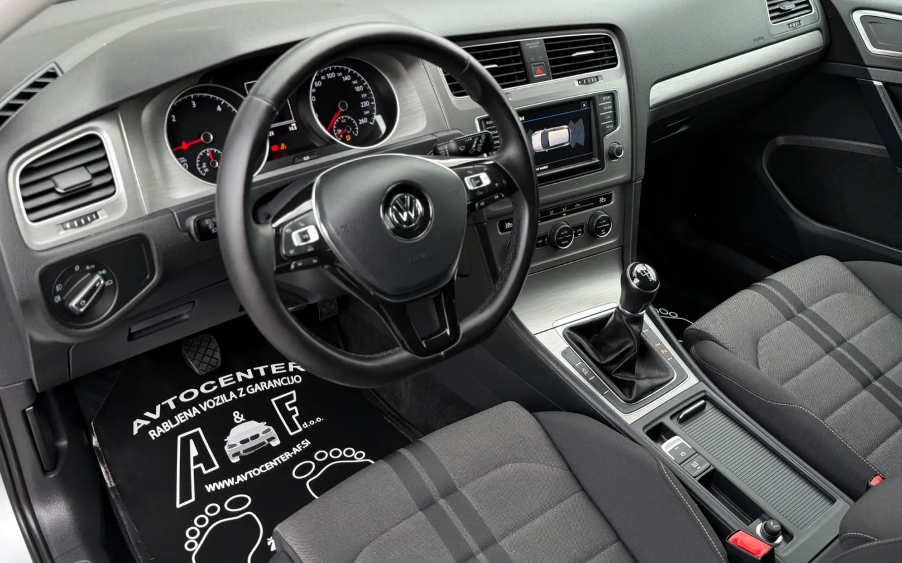 Notranja slika - Volkswagen Golf - 1.6 TDI-R LINE-XENON+LED-LIZING ZA TUJCE-TEMPOMA - 8