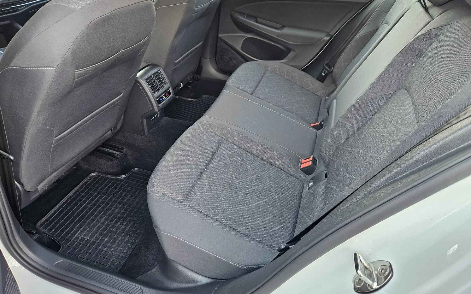 Notranja slika - Volkswagen Golf Variant - 2.0 TDI BMT 1.LASTNIK SLO VIRTUAL  AMBIENT - 12