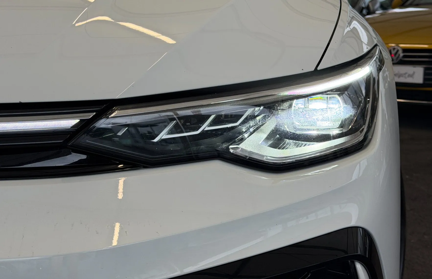 Zunanja slika - Volkswagen Golf - Variant R-Line 1.5 eTSI DSG SLO 1.Lastnik-GARANCIJA-MATRIX - 3