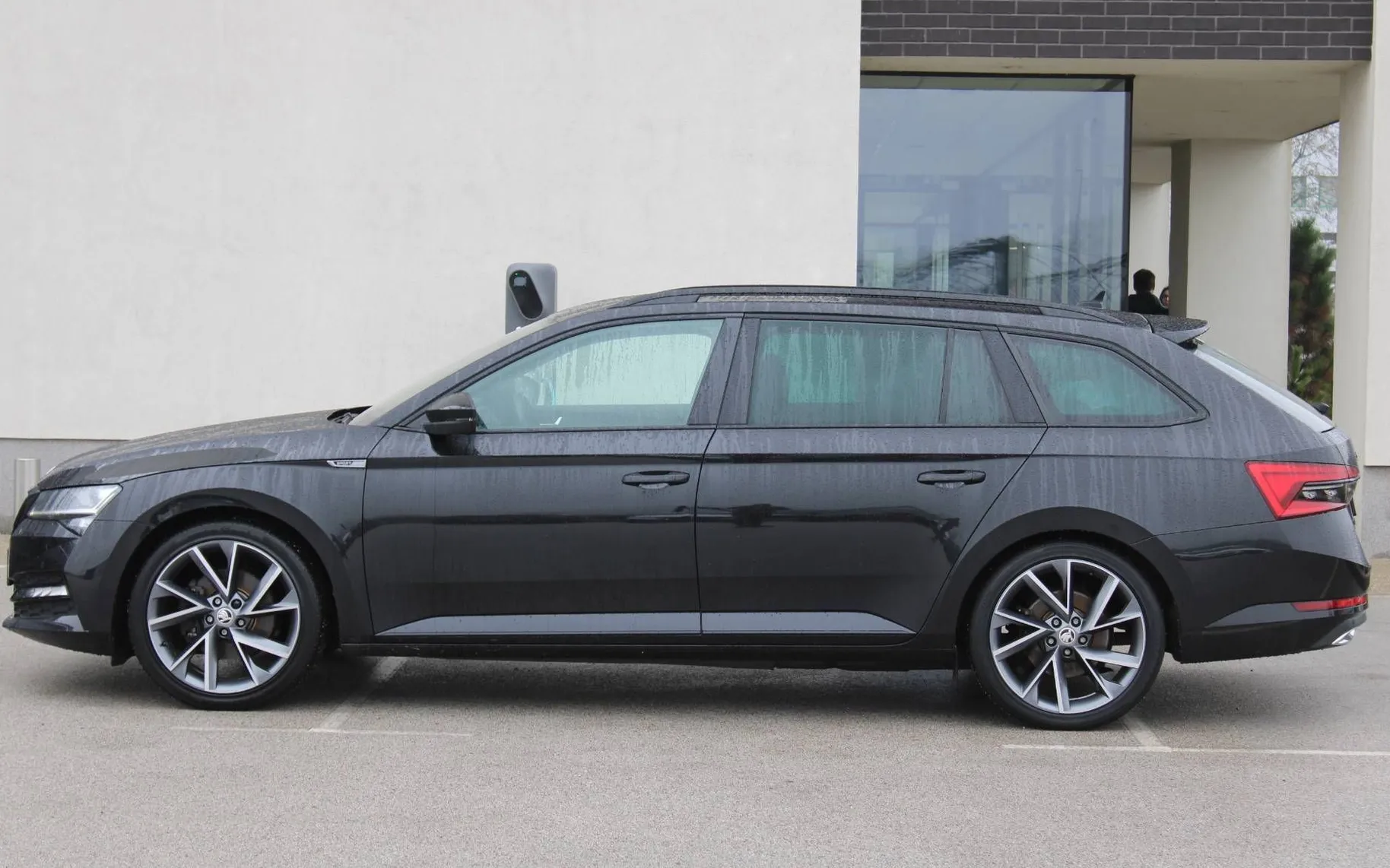 Zunanja slika - Škoda Superb - 1.4 TSI PHEV SPORTLINE Combi DSG... - 4