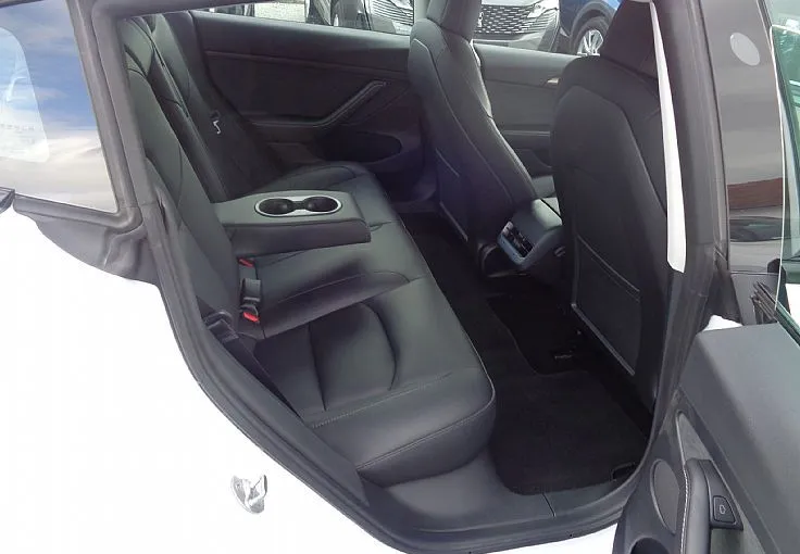 Zunanja slika - Tesla Model 3 - Long Range RWD - NA VOLJO ZA POSLOVNI NAJEM - 9