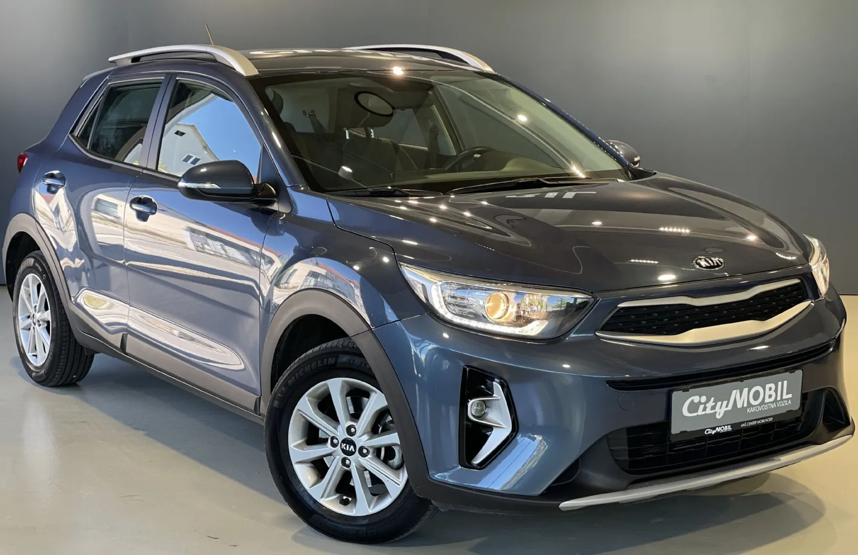 Zunanja slika - KIA Stonic - 1.LASTNIK-TEMPOMAT-KAMERA-GARANCIJA-PARK SENZORJI - 2