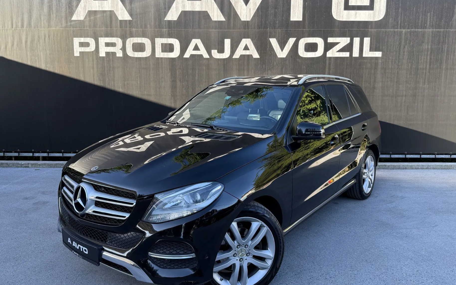 Zunanja slika - Mercedes-Benz GLE-Razred - GLE 250d-PANORAMA-360°-USNJE- NAVI-H K - 1