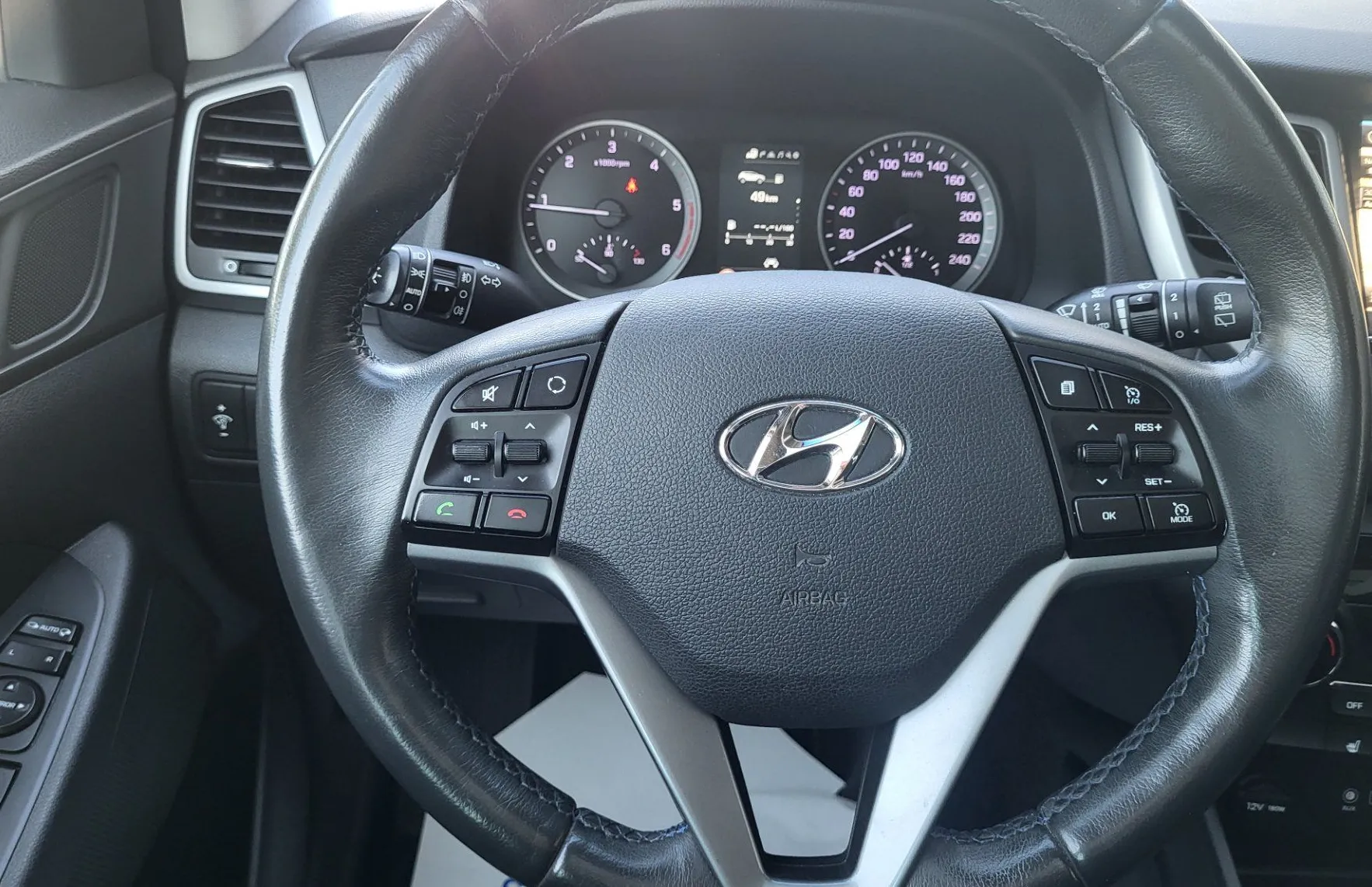 Zunanja slika - Hyundai Tucson - 1.7 CRDi Impression slo-1last-navi-alu-pdc-kamera - 10