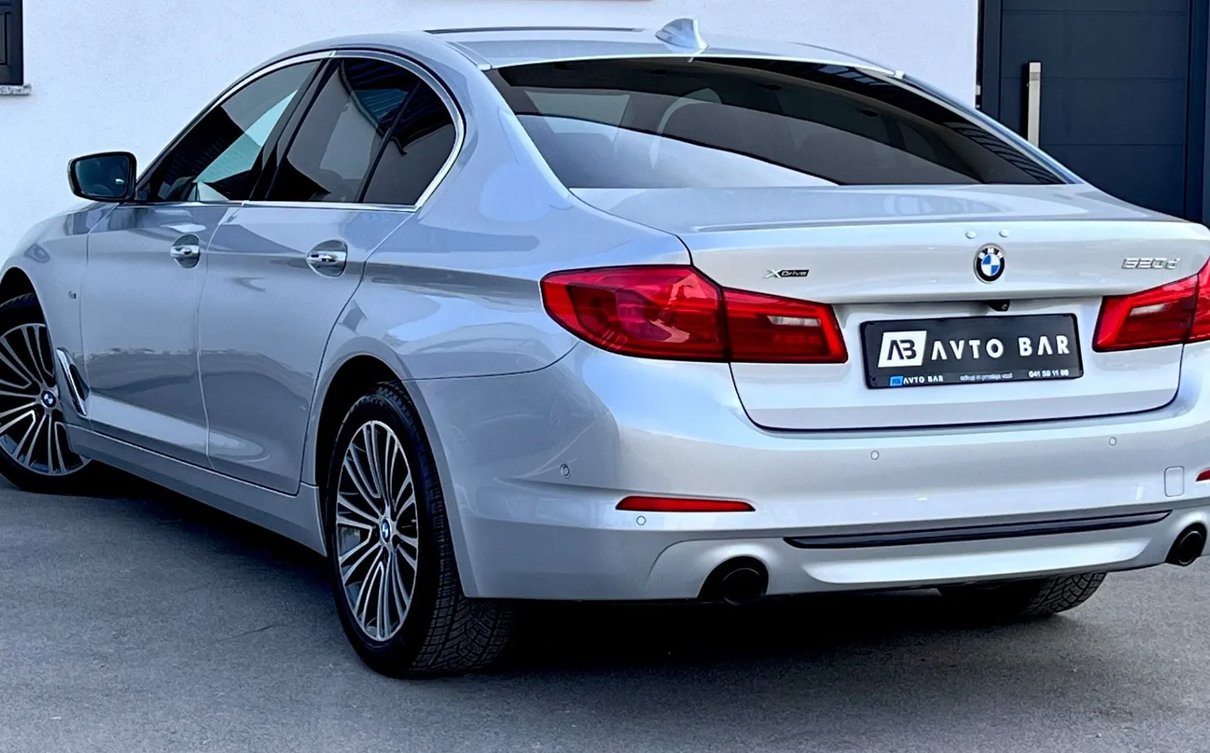 Zunanja slika - BMW Serija 5 - : 520d xDrive+F1+SPORT+LED+VIRTUAL+NAVI+ALU - 7
