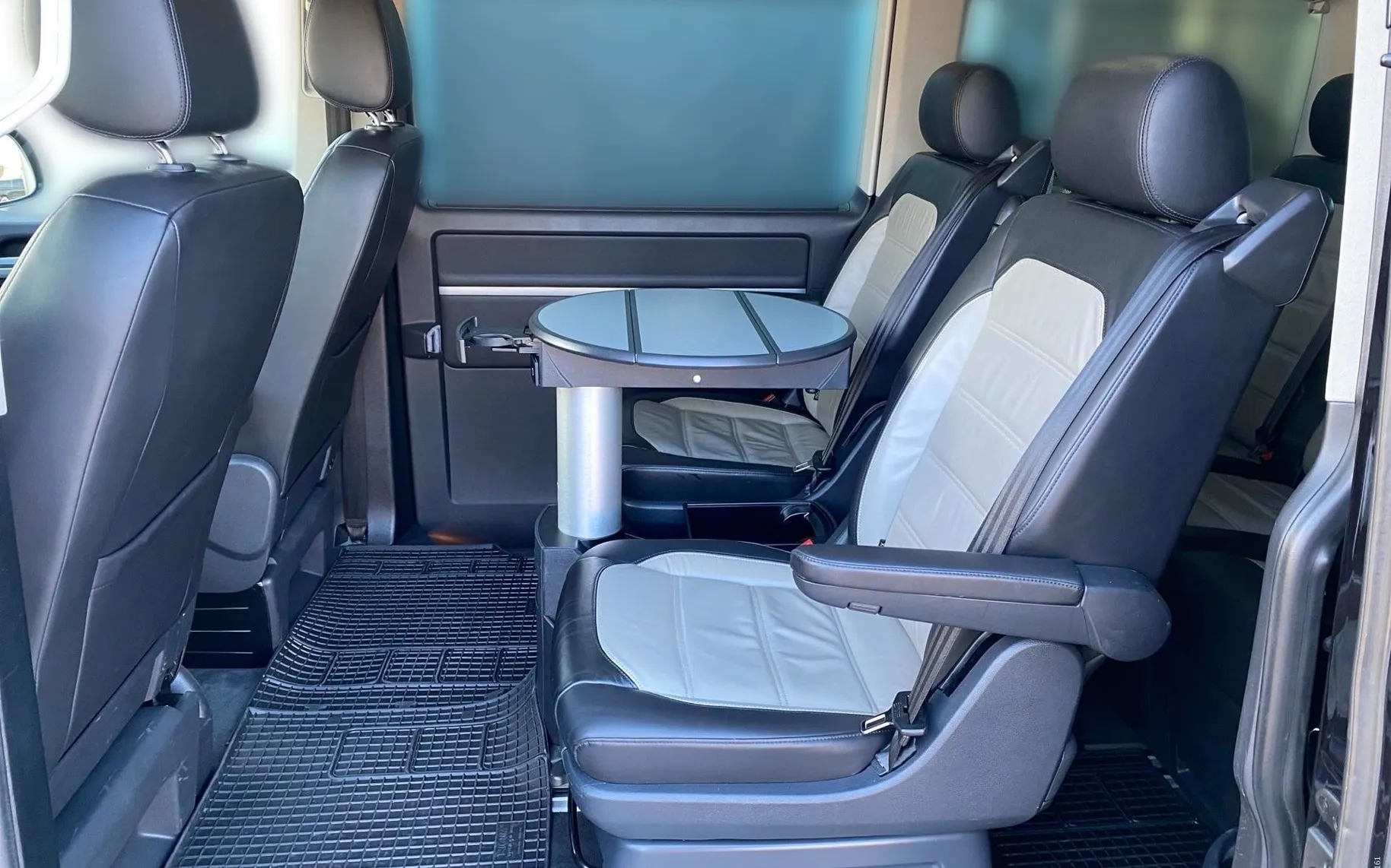 Notranja slika - Volkswagen Multivan - 2.0 TDI DSG Highline-Webasto-LED-Memory-Kljuka - 11
