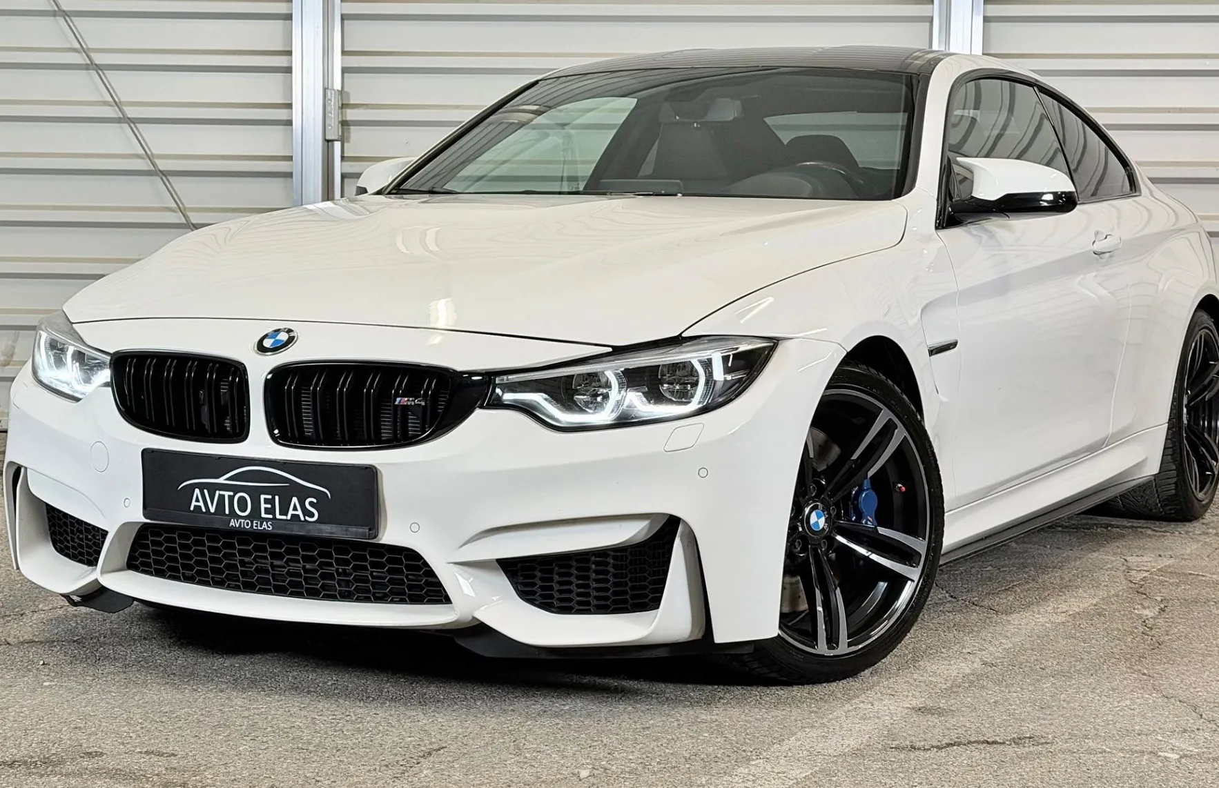 Zunanja slika - BMW M4 - Coupé - HARMAN - CARBON - KAMERA - HUD - PDC - 1