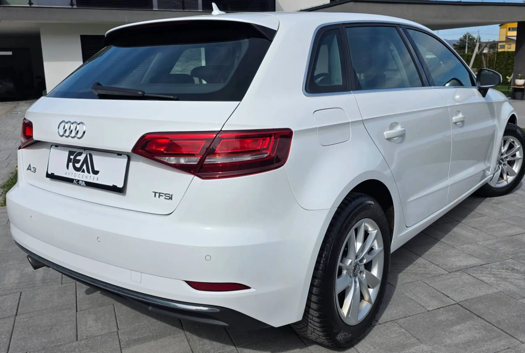 Zunanja slika - Audi A3 - 1.0 TFSI-AVT-S LINE-LED-XENON-NAVI-PDC-TEMPOMAT - 3