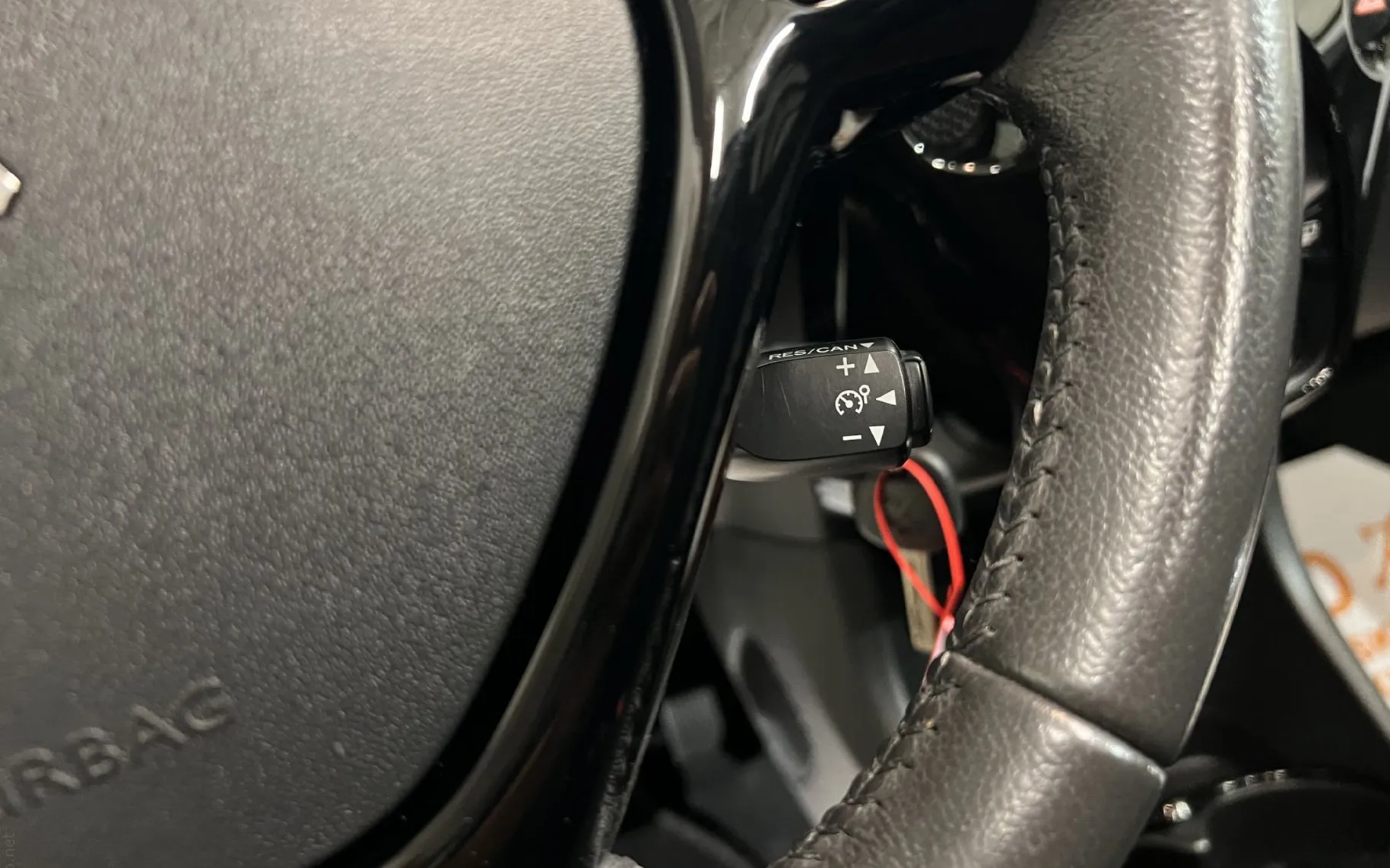 Notranja slika - Peugeot 108 - 1.2-CABRIO-TEMPOMAT-LED-KAMERA-ALU-ODLIČEN... - 12