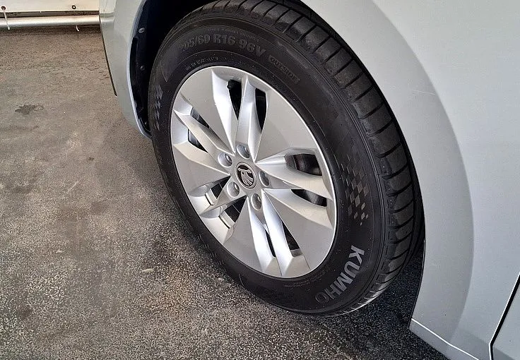 Zunanja slika - Škoda Octavia - Combi 2.0 TDI Business DSG - 12