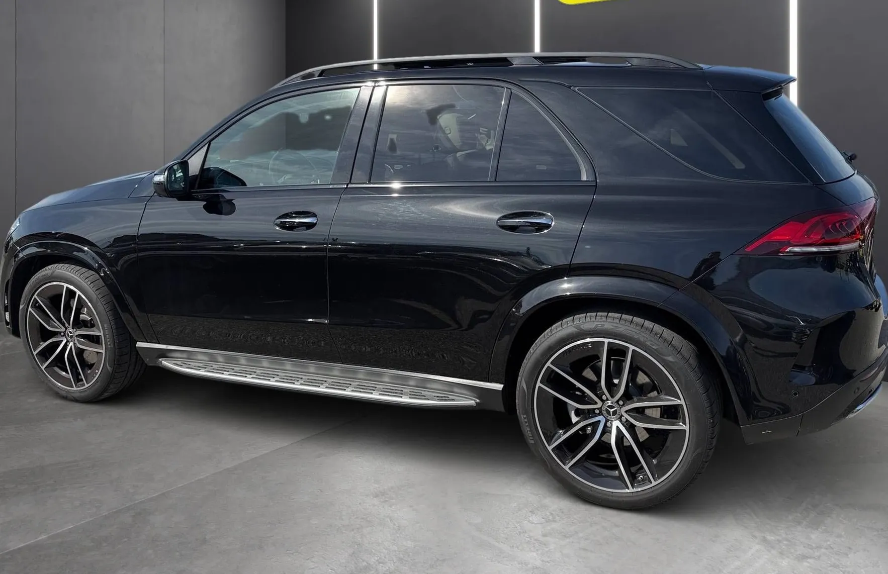 Zunanja slika - Mercedes-Benz GLE-Razred - GLE 400d 4MATIC AMG ACC FUL LED ZRAČNO HUD 360°KAM - 4