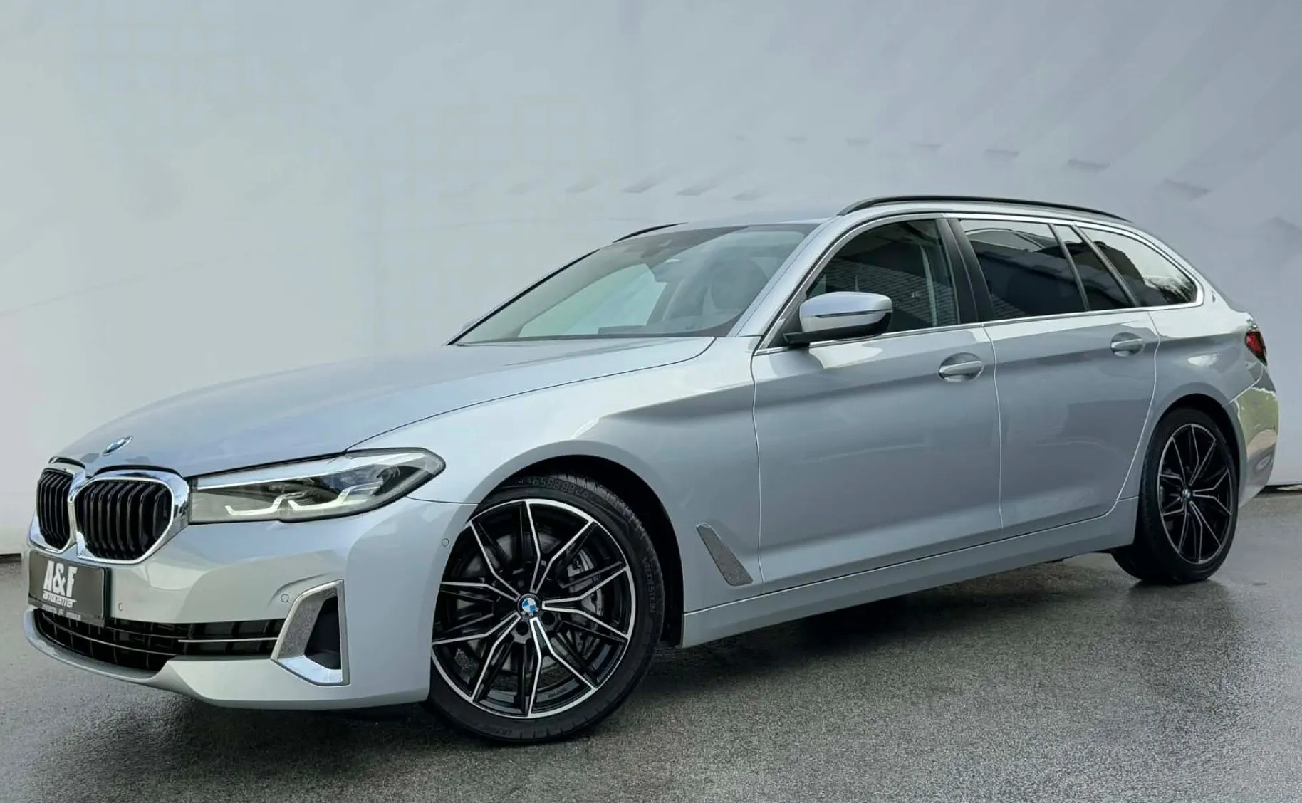 Zunanja slika - BMW Serija 5 - Touring: 530d-AUT-LED-110.000km-LIZING ZA TUJCE-4X KLIMA - 1