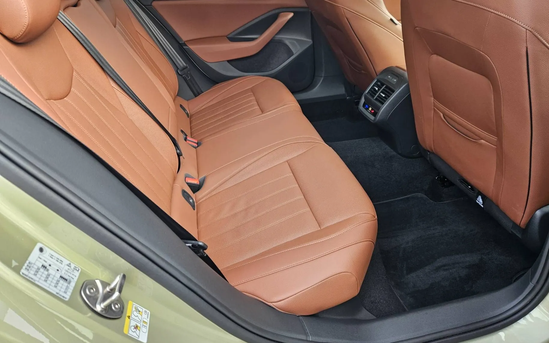 Notranja slika - Škoda Superb - Combi 4x4 2.0 TDI L K DSG CANTON HLAJENJE SED. 3.. - 12