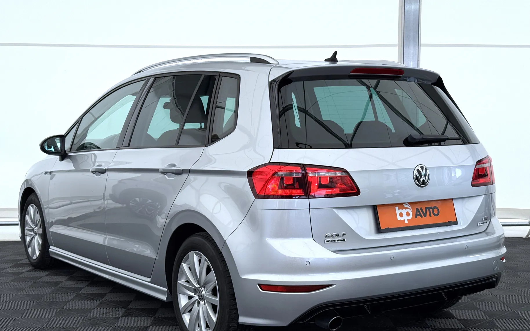 Zunanja slika - Volkswagen Golf - Sportsvan 1,6 TDI BMT R-Line Edition - 4