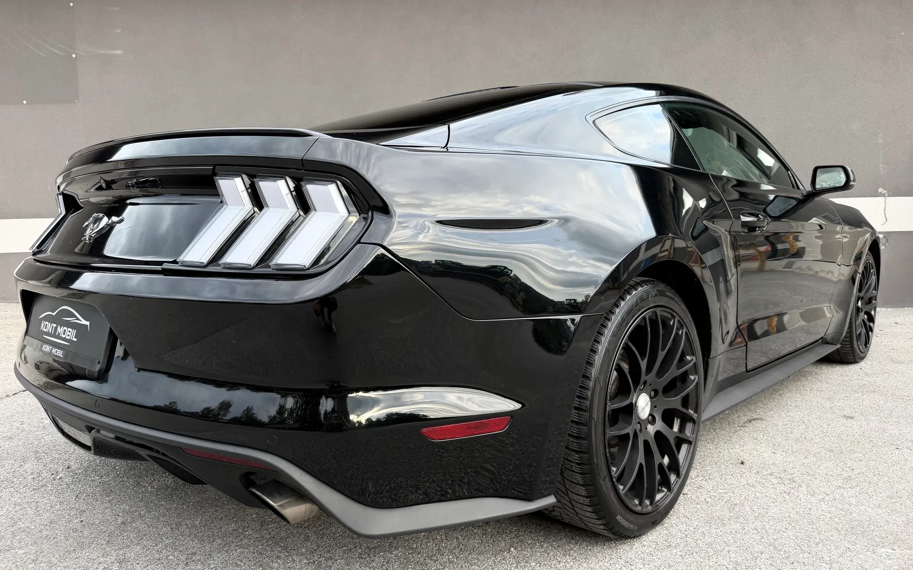 Zunanja slika - Ford Mustang - 2.3 EcoBoost 2.LASTNIK ACC HLAJENJE SED. ALU 19 - 6