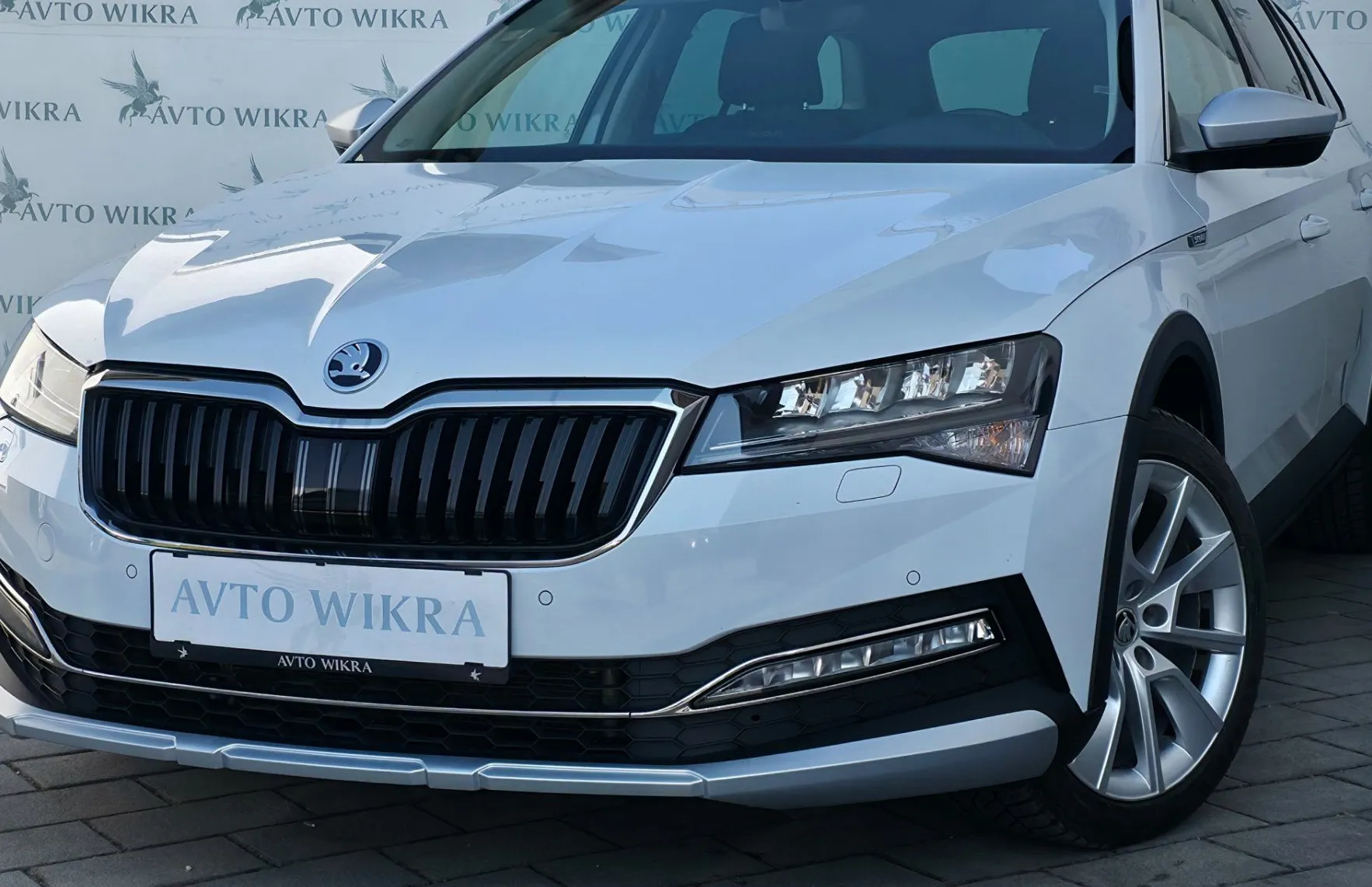 Zunanja slika - Škoda Superb - Combi 2.0TDI DSG Scout LED•ACC•VIRTUAL•GRETJE•KAM• - 2