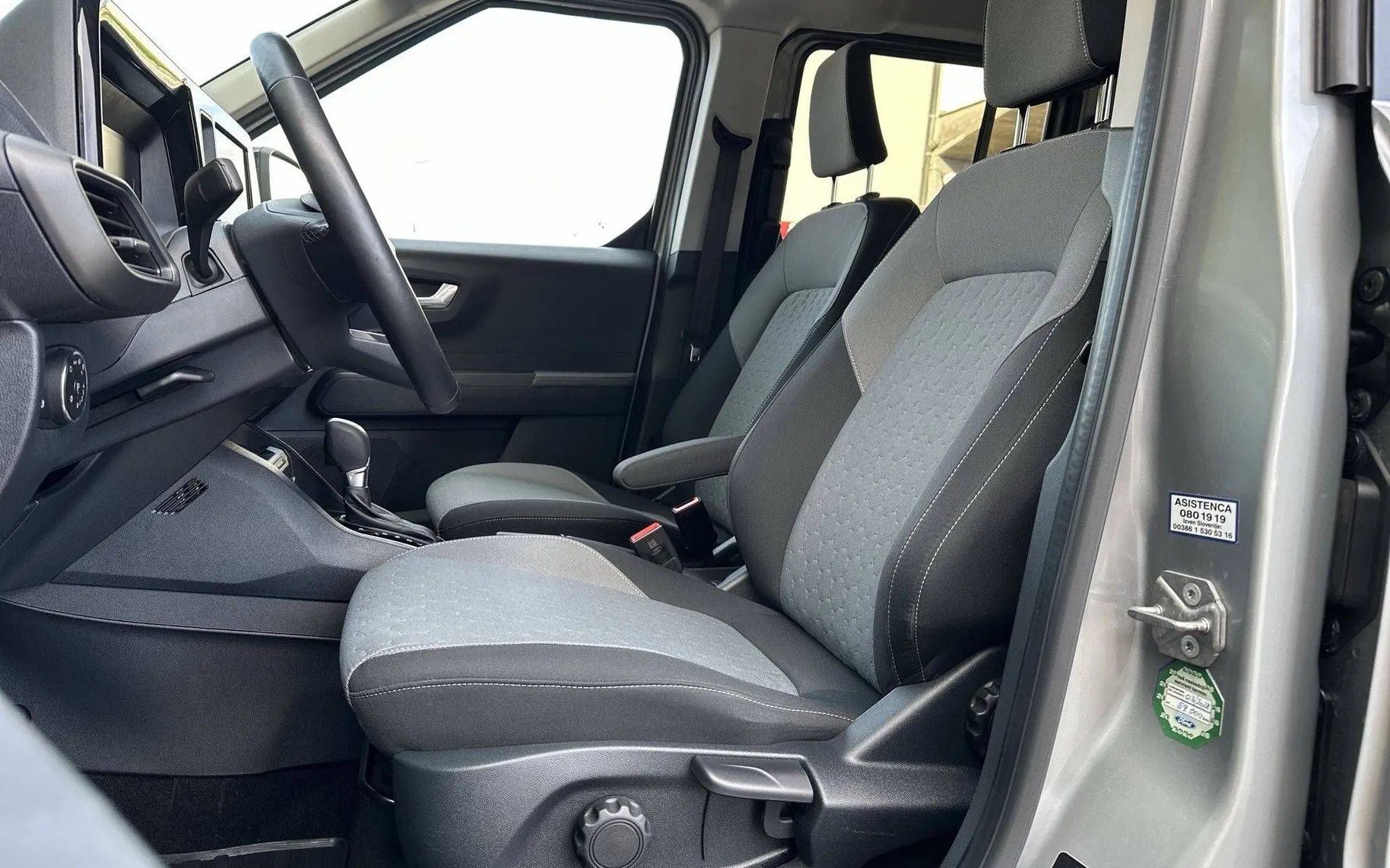 Notranja slika - Ford Tourneo Courier - 1.0 EcoBoost Trend Avt - 10