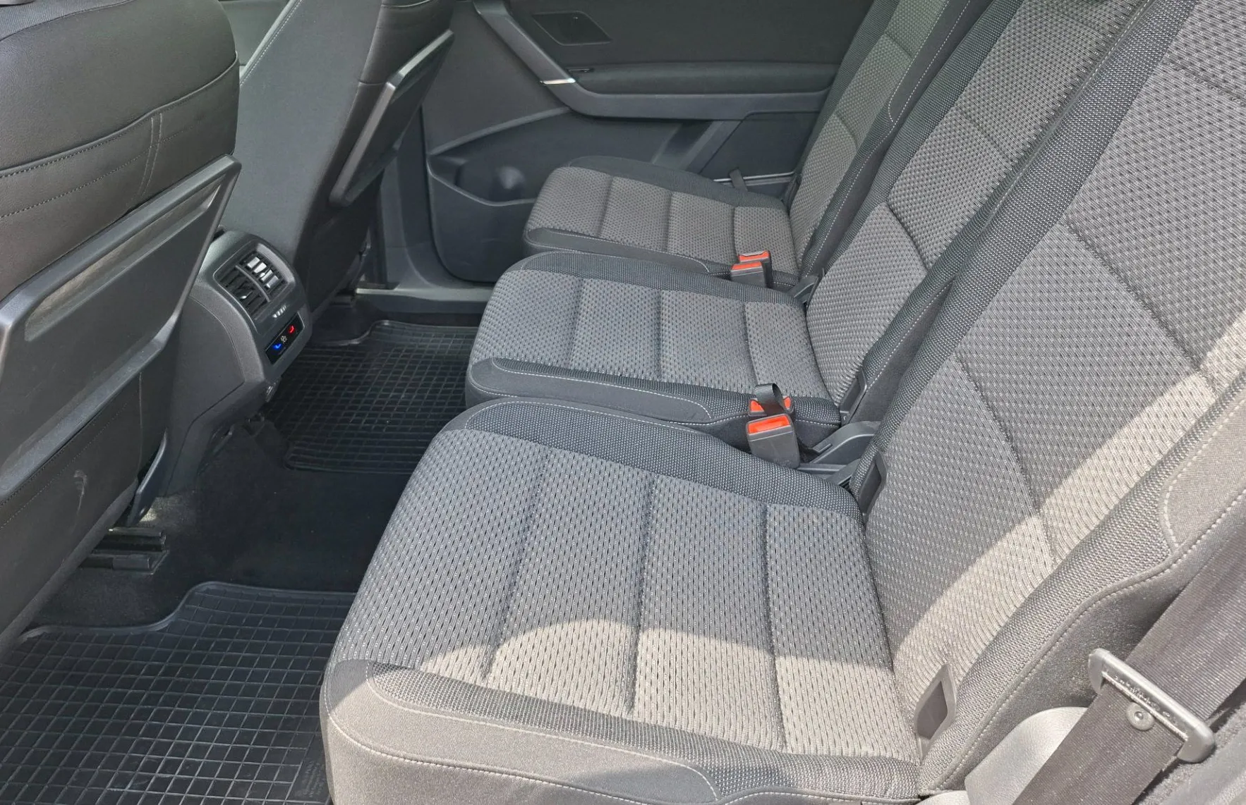 Zunanja slika - Volkswagen Touran - 2.0 TDI BMT Family Virtual števci. radarski temp. - 9