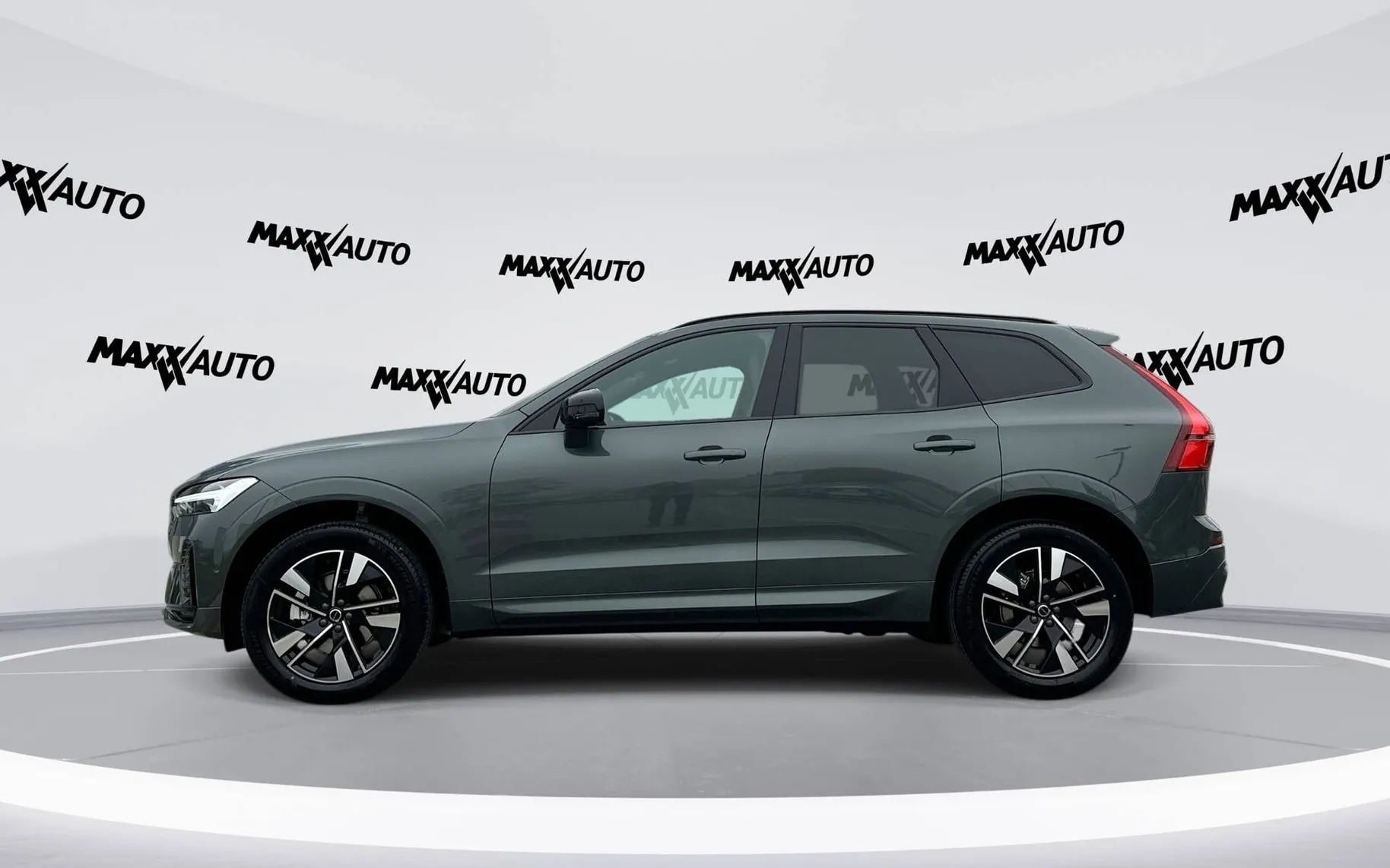 Notranja slika - Volvo XC60 - B5 P AWD Plus Dark Avt. - 8