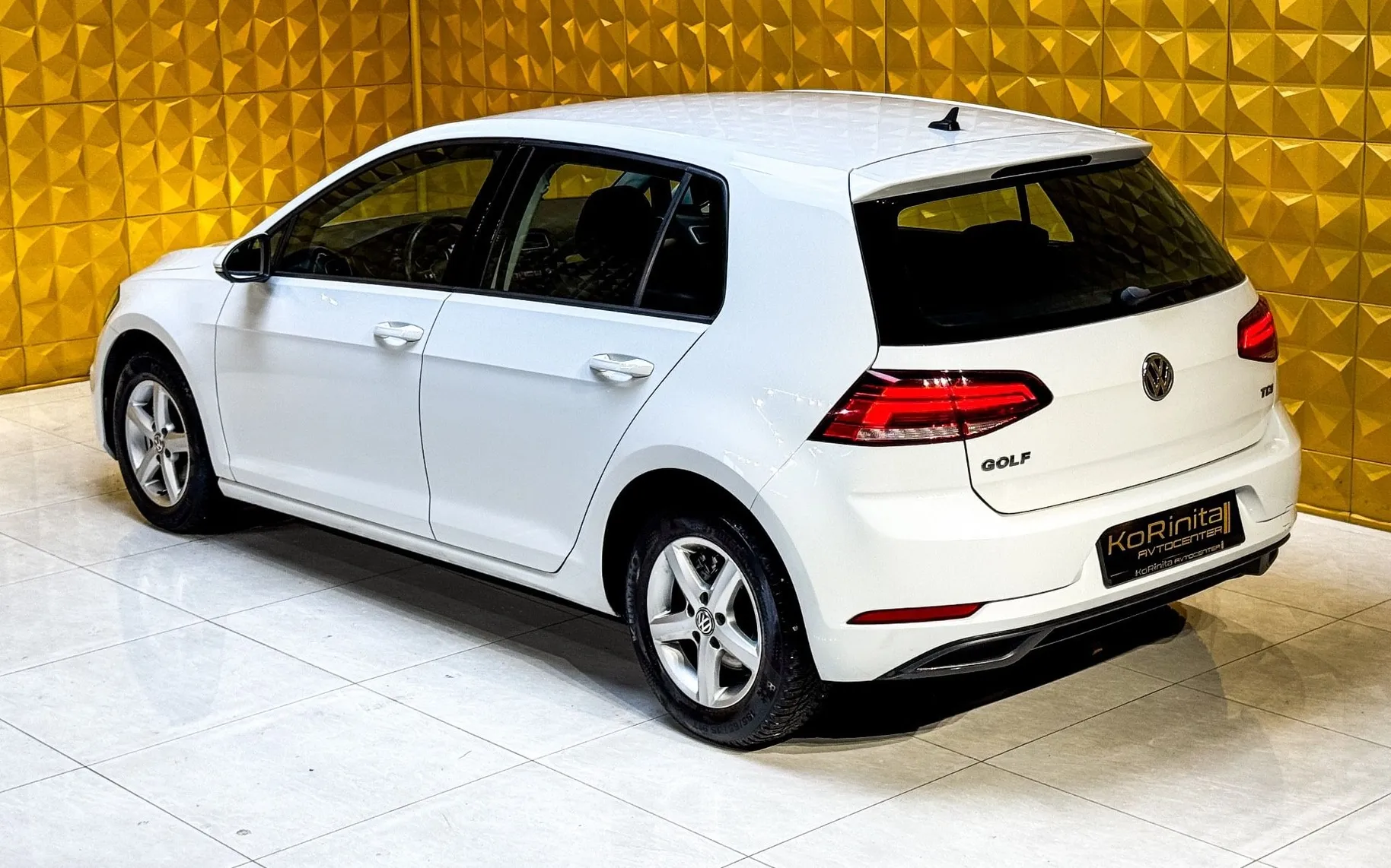 Notranja slika - Volkswagen Golf - 1.6 TDI AUT. FACELIFT-MULTIFUNKCIJA... - 8
