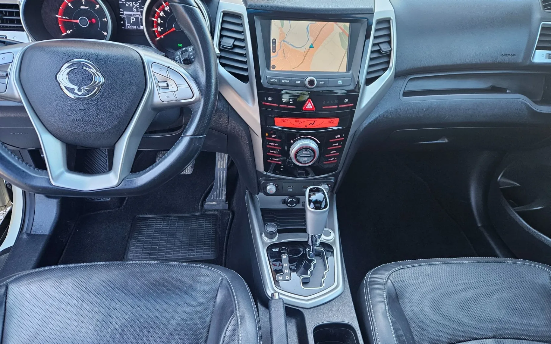 Notranja slika - SsangYong Tivoli - AWD 1.6 TD AUT.  PANORAMA  LED - 9