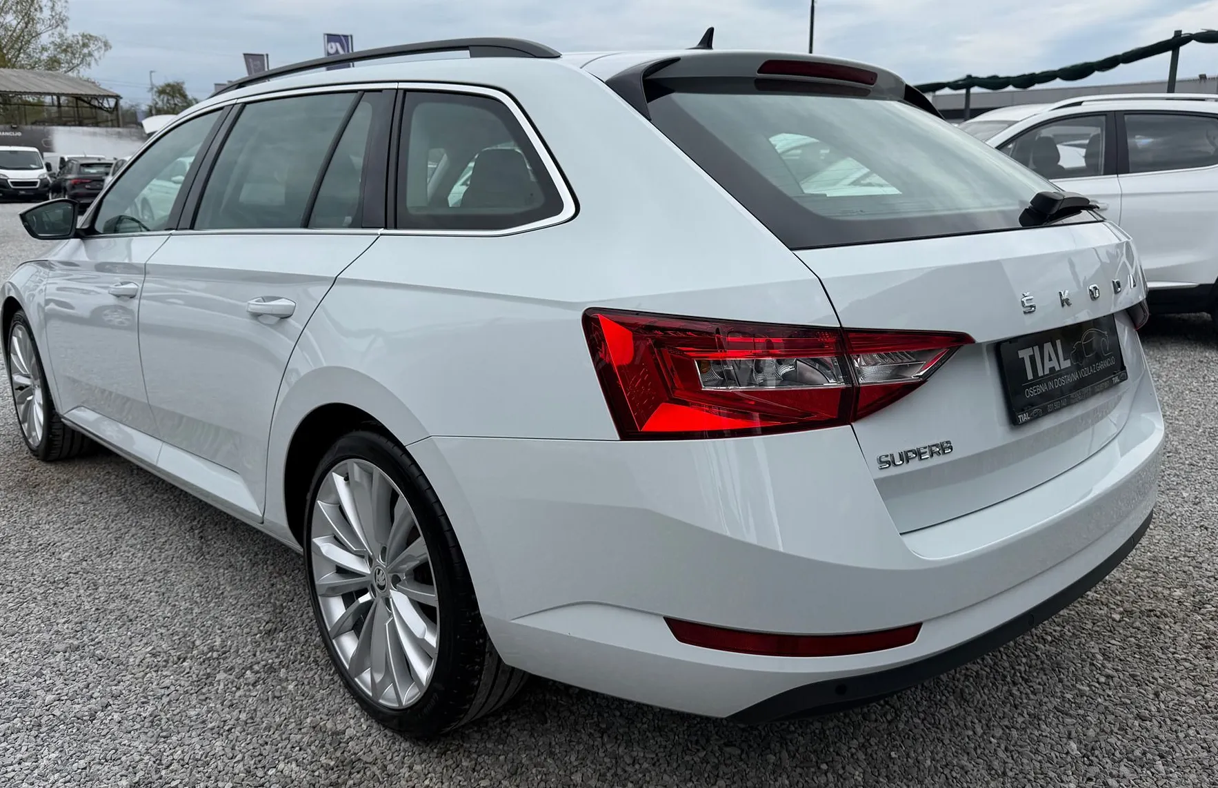 Zunanja slika - Škoda Superb - Combi 2.0 TDI Style-VIRTUL-ACC-VELIK SERVIS-LINE A - 5