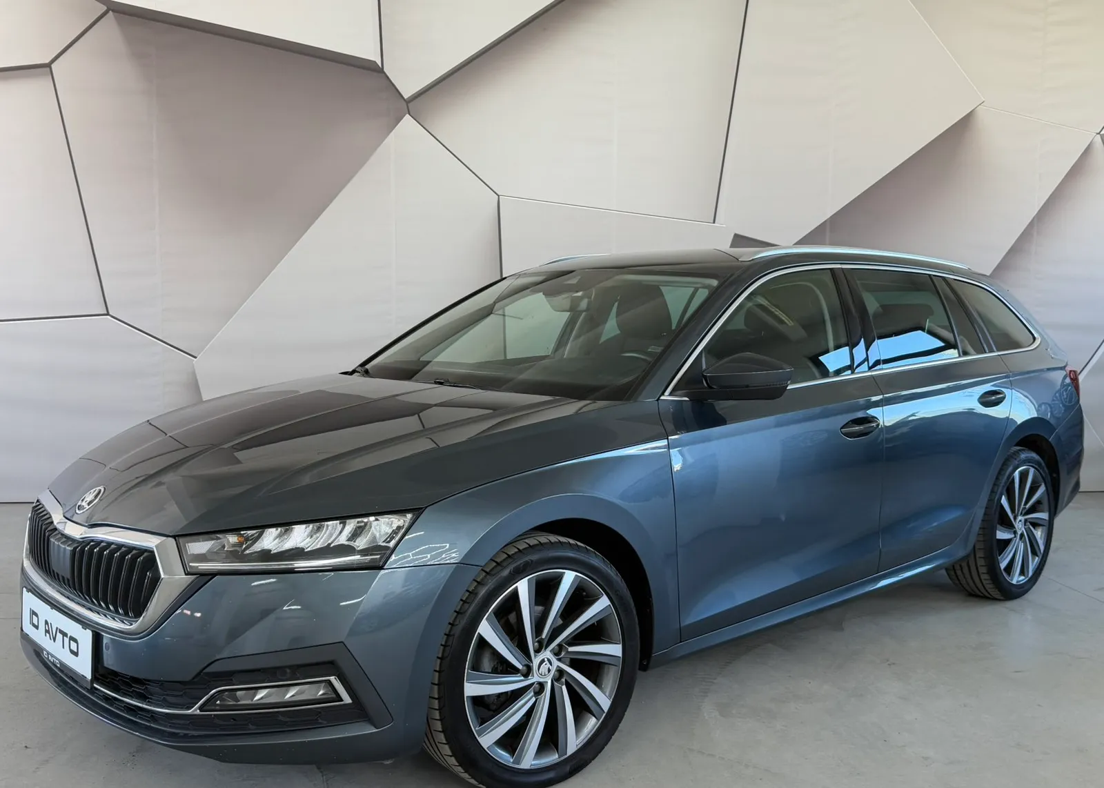 Zunanja slika - Škoda Octavia - Combi 2,0 TDI L&K DSG - 9