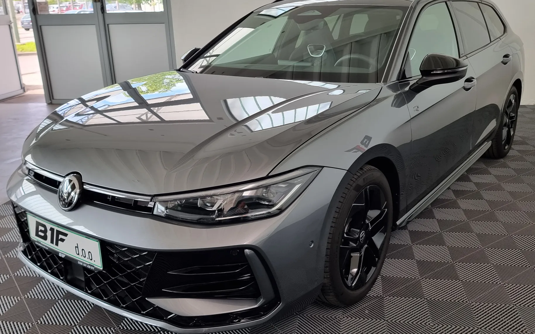 Zunanja slika - Volkswagen Passat - Variant 1.5 eTSI R-Line DSG 110kW - 4