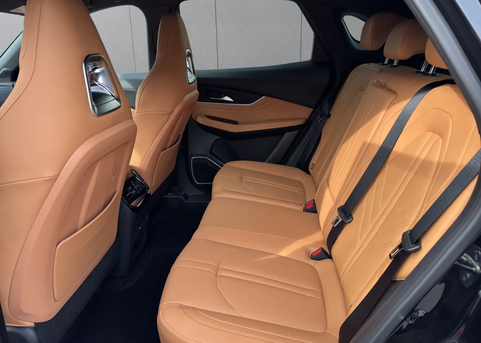 Zunanja slika - Forthing T5 Evo EV - FRIDAY 64.4kWh + PANORAMA + DAB + RADAR + BLISS + - 7