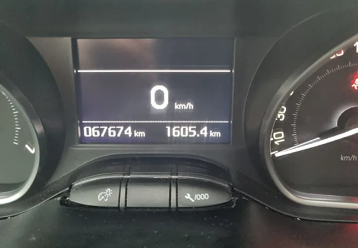 Zunanja slika - Peugeot 208 - 1.2 PureTech 83 S S Allure  67674KM.SERVISNA - 9