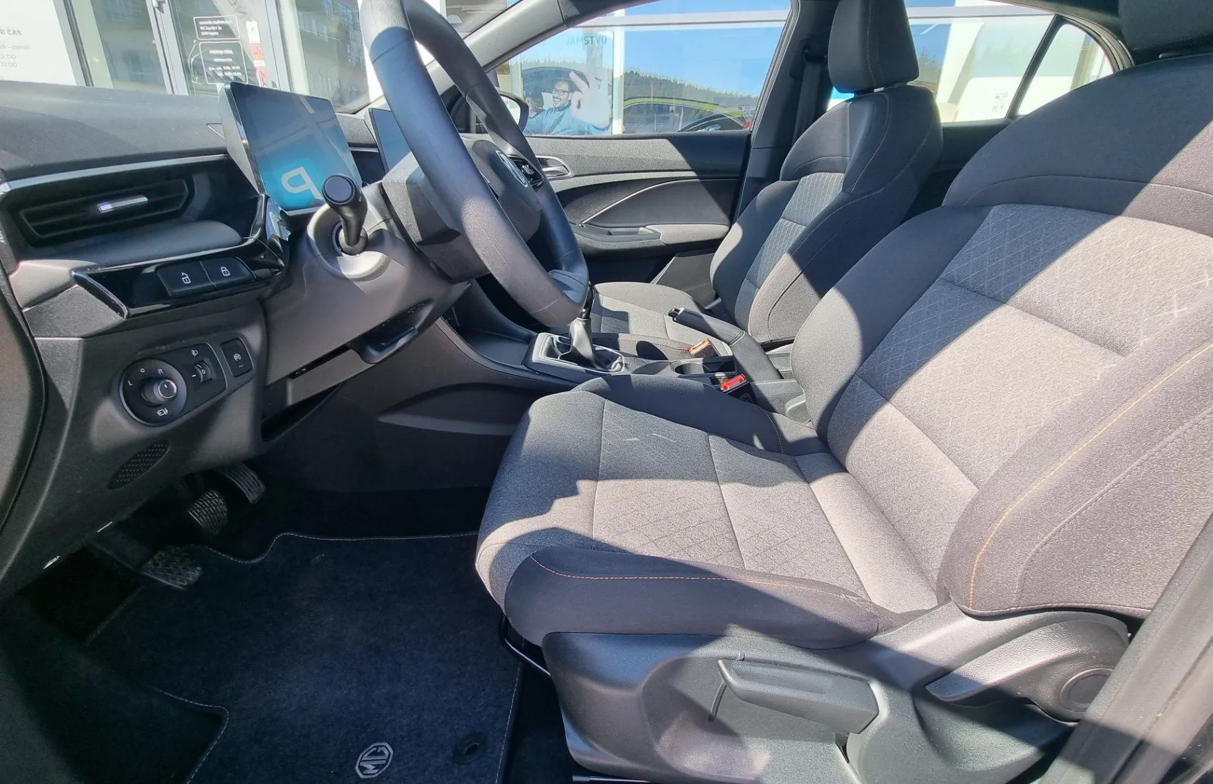 Zunanja slika - MG MG3 - 1.5 COMFORT - ODLIČNO OHRANJEN - TOP OPREMA - 12