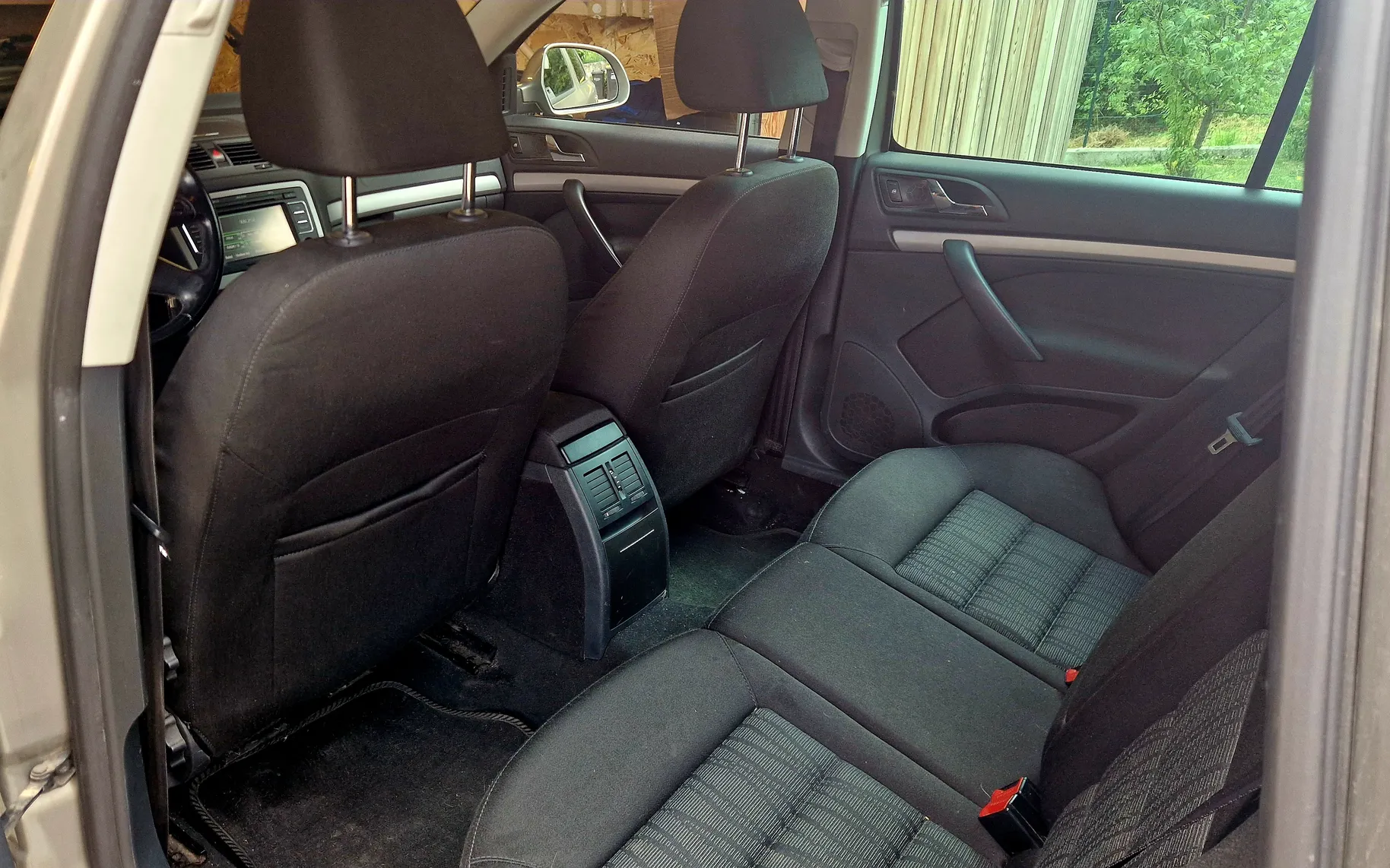 Zunanja slika - Škoda Octavia - Škoda  Combi 1.6 CR TDI DPF Elegance - 8