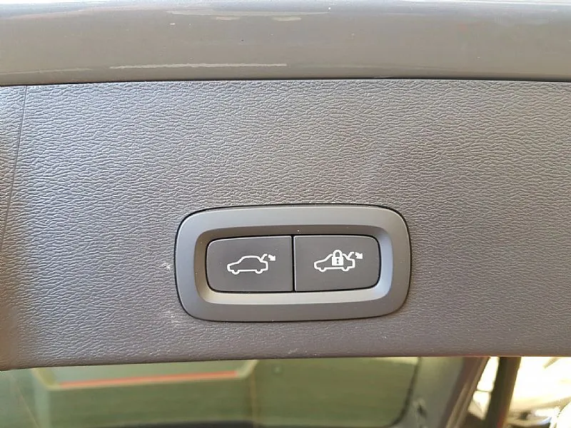 Zunanja slika - Volvo XC40 - T4 Recharge Twin Engine Inscription KAMERA PRIKLOP - 18