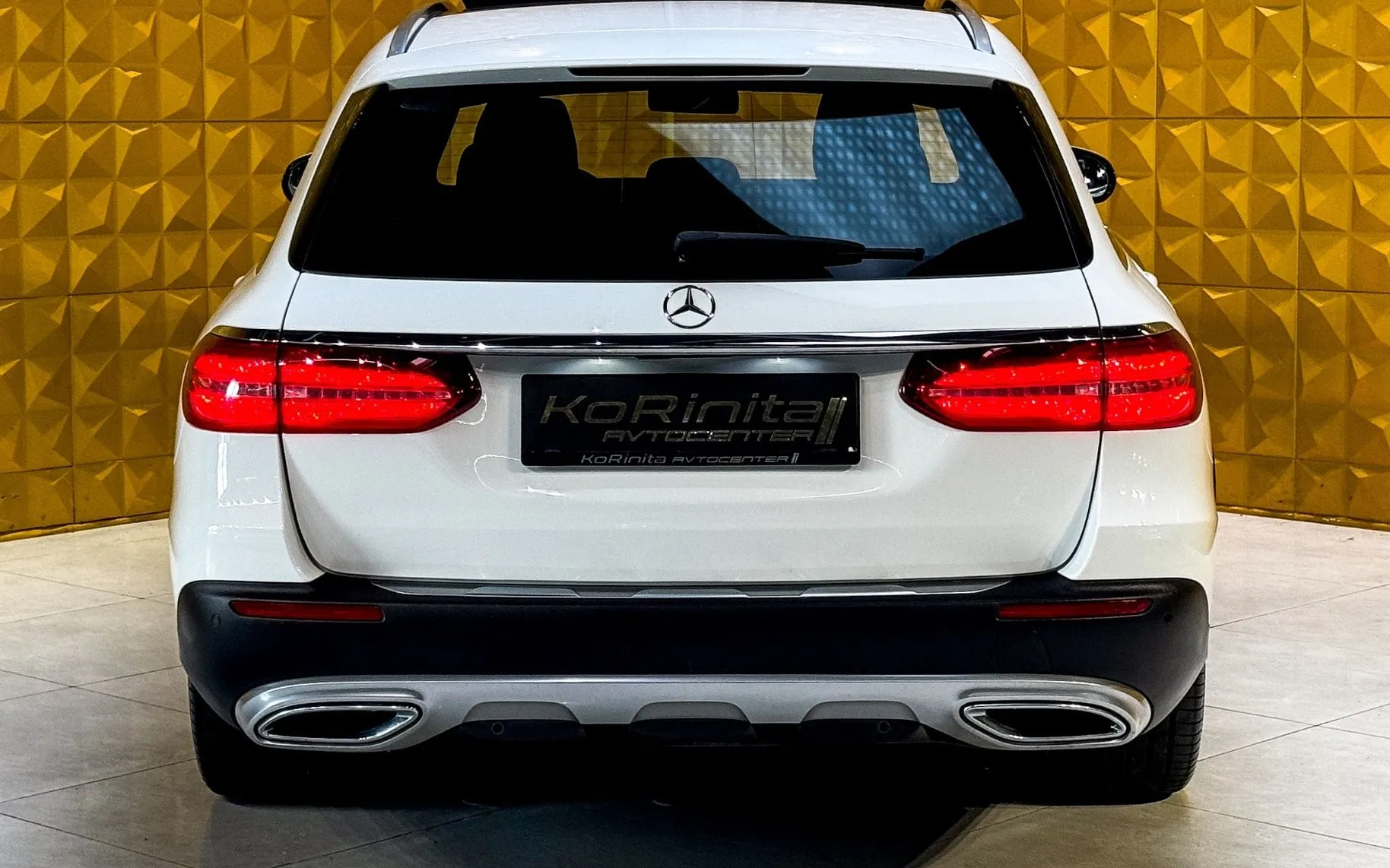 Notranja slika - Mercedes-Benz E-Razred - E400d 4MATIC-All Terrain-ZRACNO-PANO-WIDESCREEN... - 8