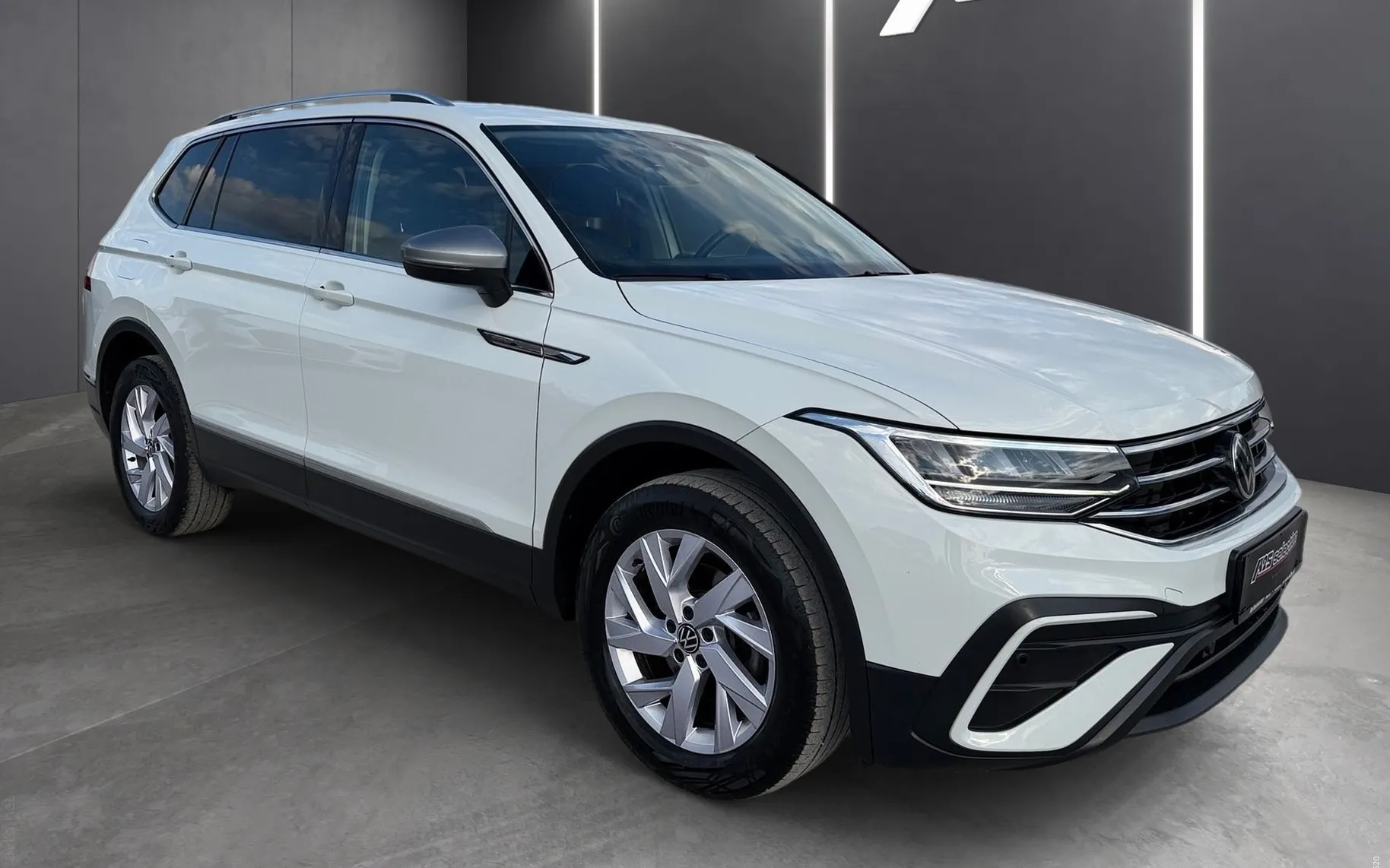 Zunanja slika - Volkswagen Tiguan Allspace - 2.0 TDI DSG 4Motion Life-ACC-Vlečna kljuka-LED... - 2