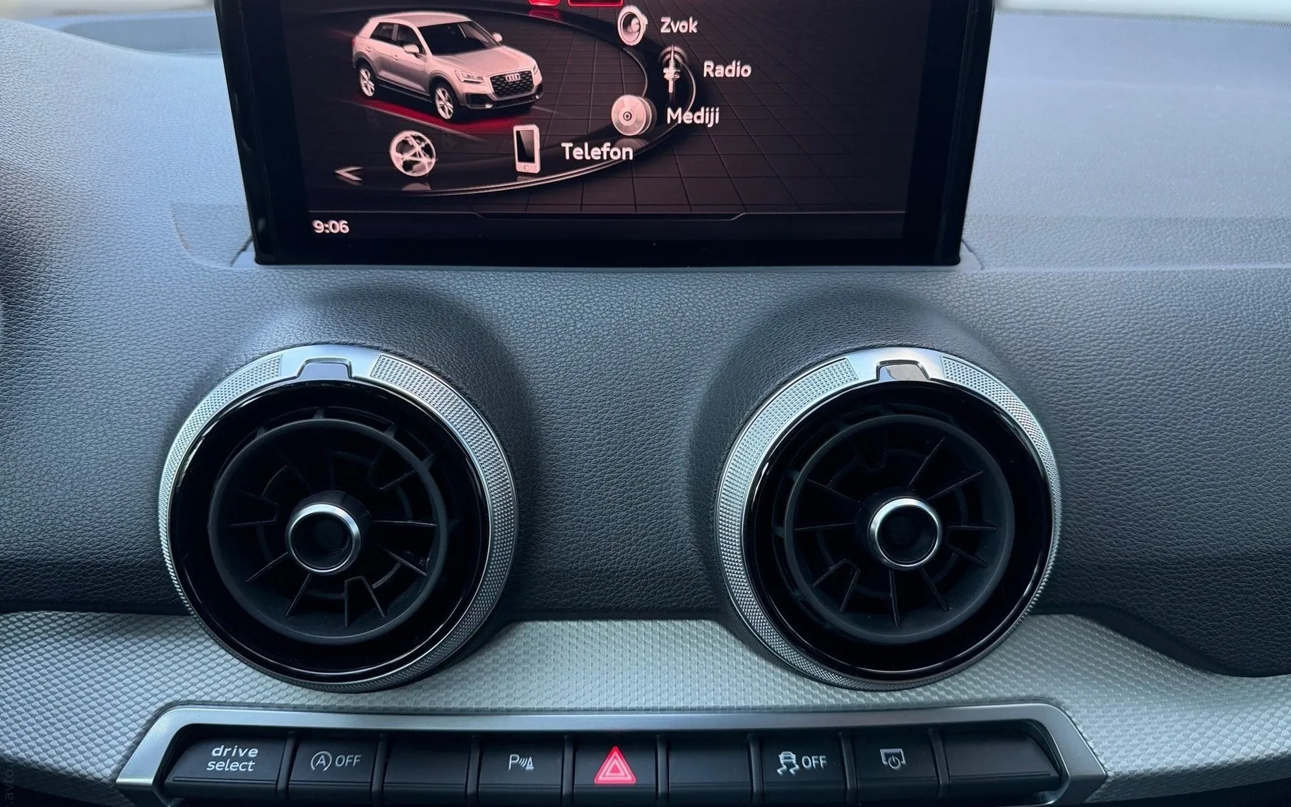 Notranja slika - Audi Q2 - 35 TFSI Advanced S tronic-SLO-ACC-LED-Vlečna klj.. - 9