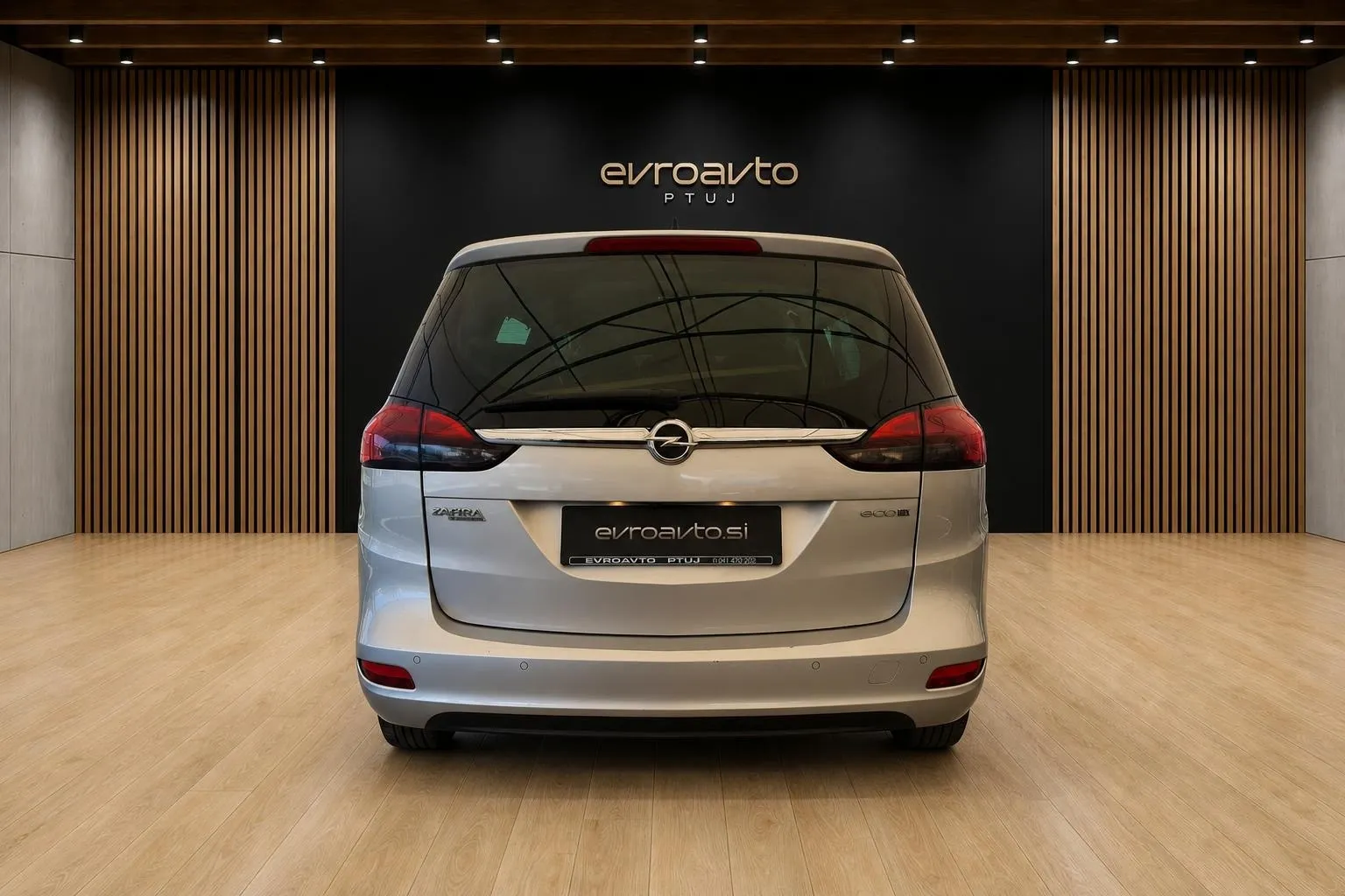 Notranja slika - Opel Zafira - Tourer 1.4 Turbo Brez pologa do 7 let - 7