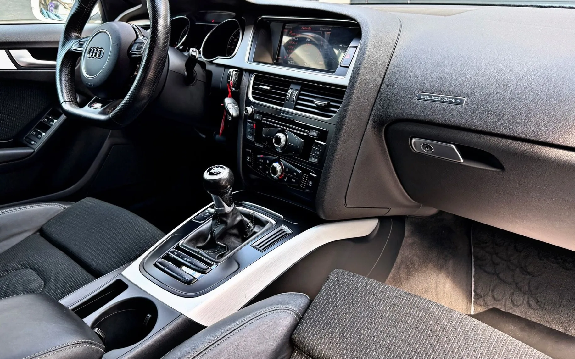 Notranja slika - Audi A5 Sportback - QUATTRO 2.0 TDI S LINE-BI-XENON-WEBASTO-KLJUKA - 12