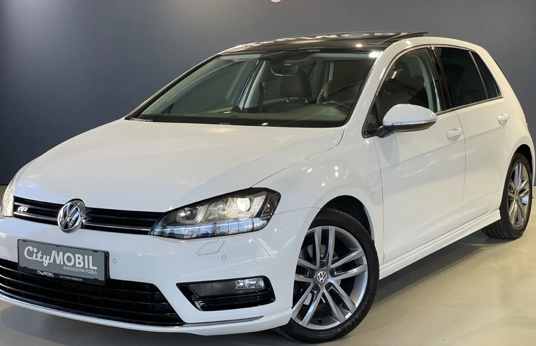 Zunanja slika - VW Golf - 1.LASTNIK-R LINE-PANORAMA-KAMERA-LED-TEMPOMAT-ALU - 1