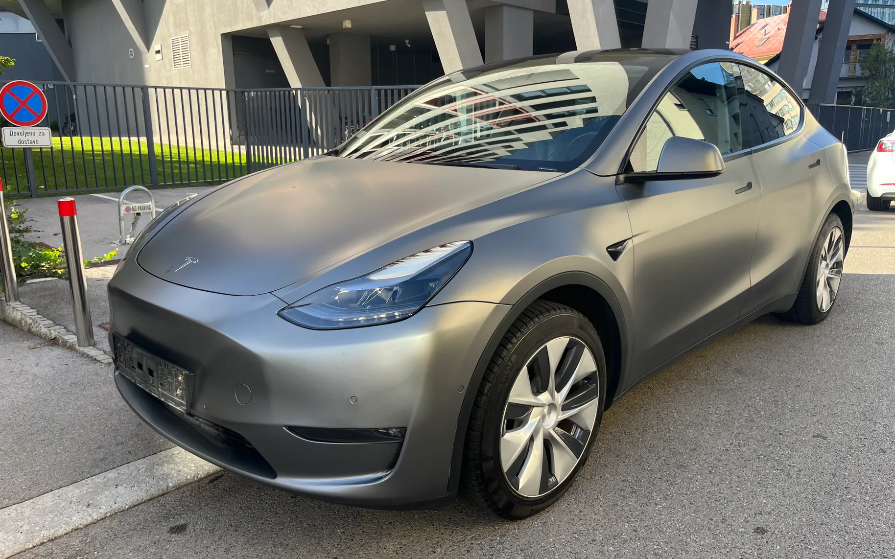 Zunanja slika - Tesla Model Y - 3D3 / 3D7 - 2