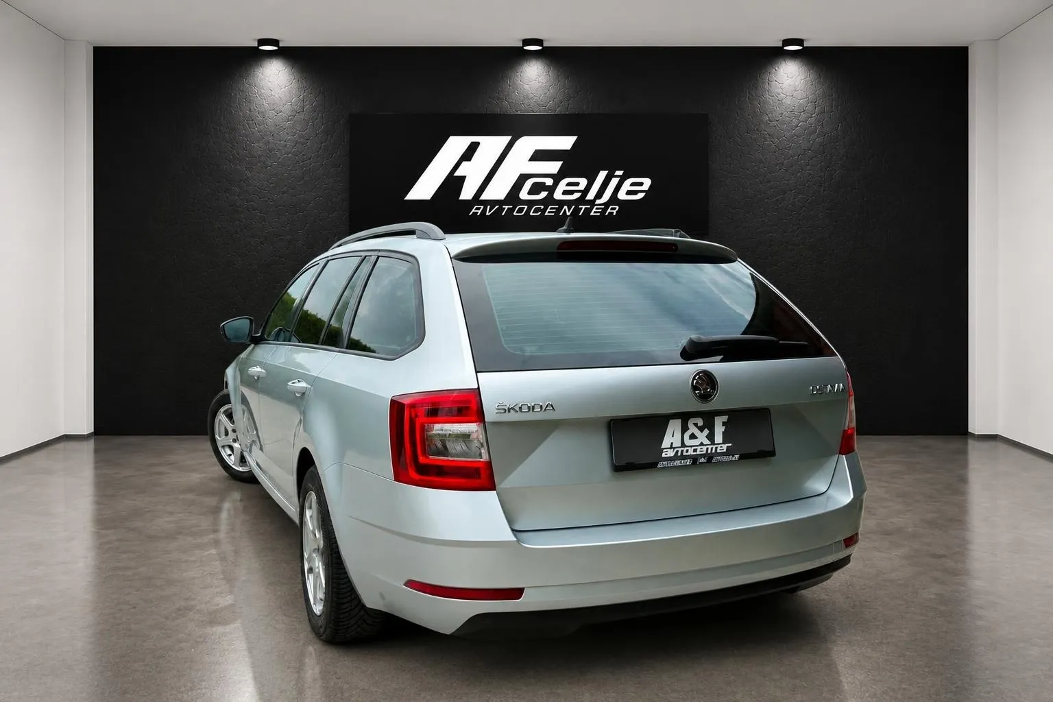 Notranja slika - Škoda Octavia - 1.6 TDI-DSG-LED-NAVI-LIZING ZA TUJCE-TEMPOMAT- - 7