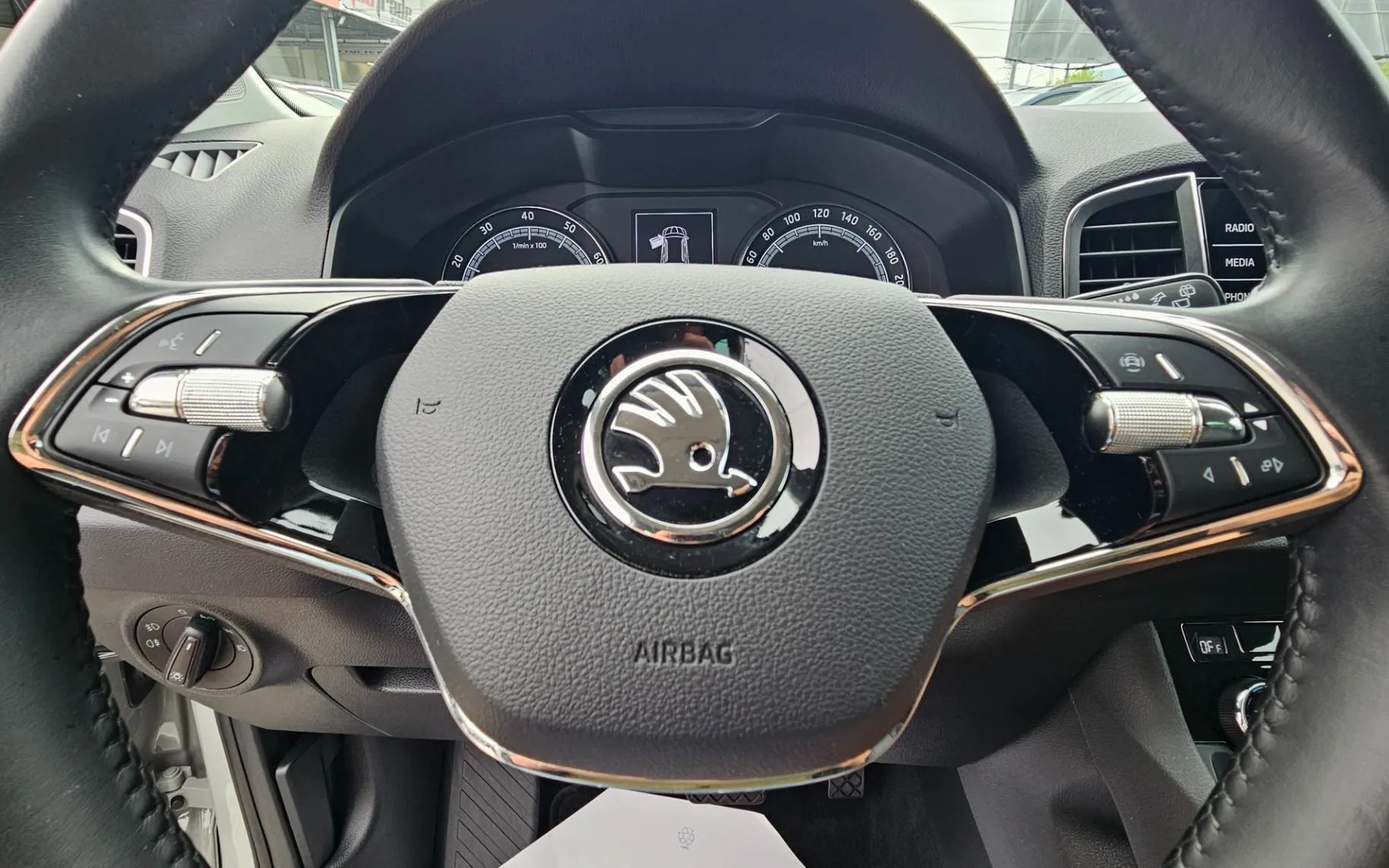 Zunanja slika - Škoda Karoq - 1.5 TSIClever DSG, KAMERA,NOVE GUME - 20
