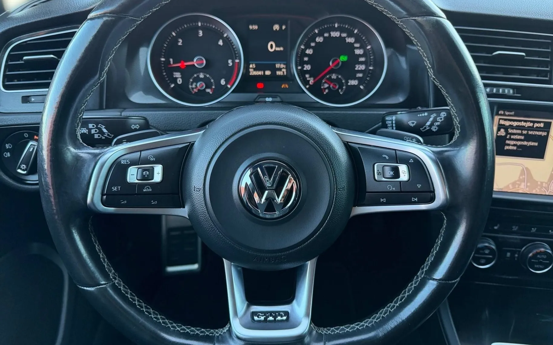 Notranja slika - Volkswagen Golf Variant - 2.0 GTD BMT DSG Panorama - Kamera - Kljuka - 8