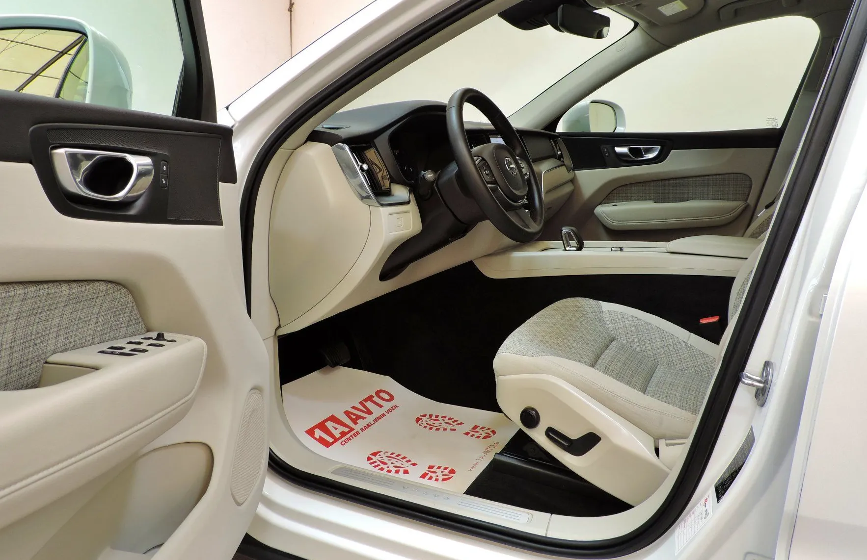 Zunanja slika - Volvo XC60 - B4D AWD  Avt. LED-VIRTUA - 9
