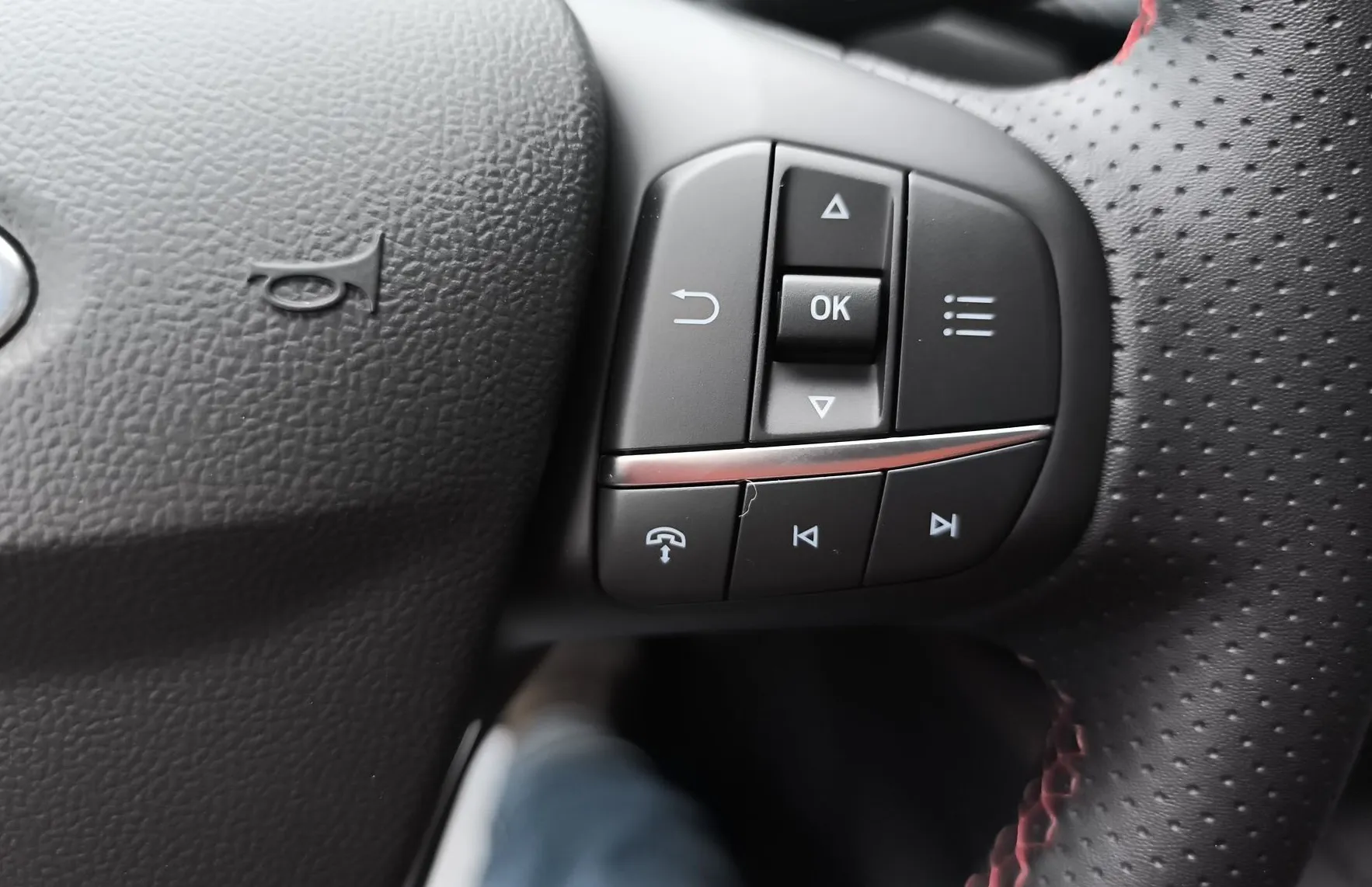 Zunanja slika - Ford Kuga - ST-LINE 2.5 Duratec Hybri 183KM FHEV AWD - 16