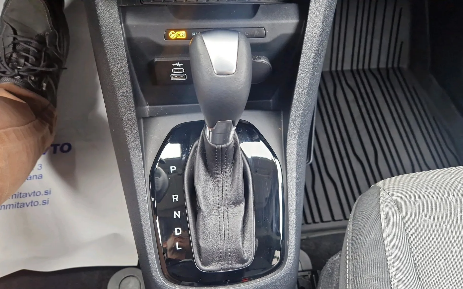 Zunanja slika - Ford Tourneo Courier - TITANIUM 1.0ECOBOOST-AVT.-SLO-ZIM.PAKET-KAMERA - 14